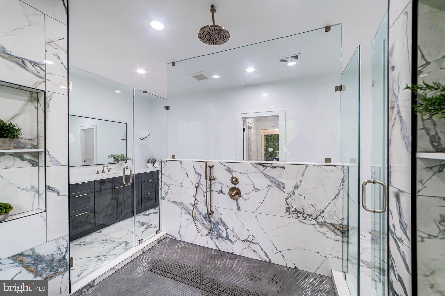 VIENNA WOODS - Residential