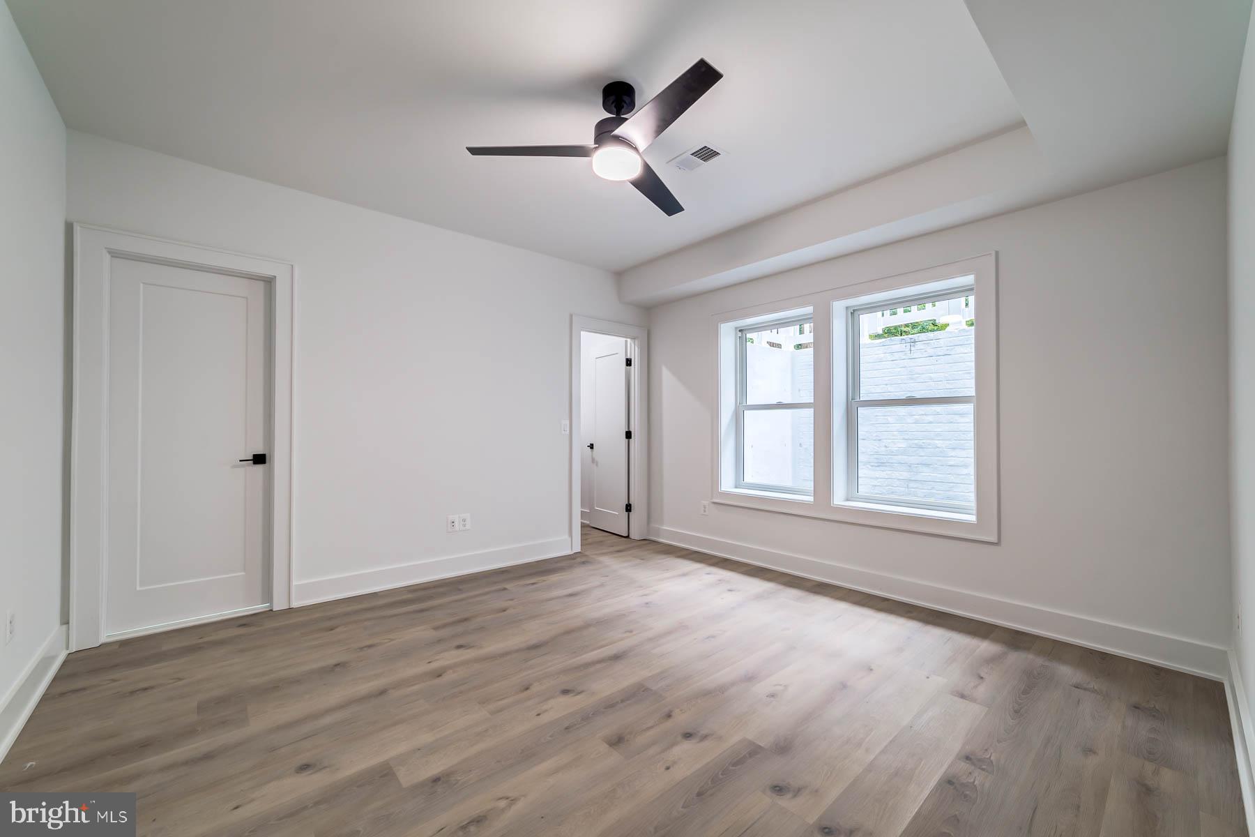 VIENNA WOODS - Residential