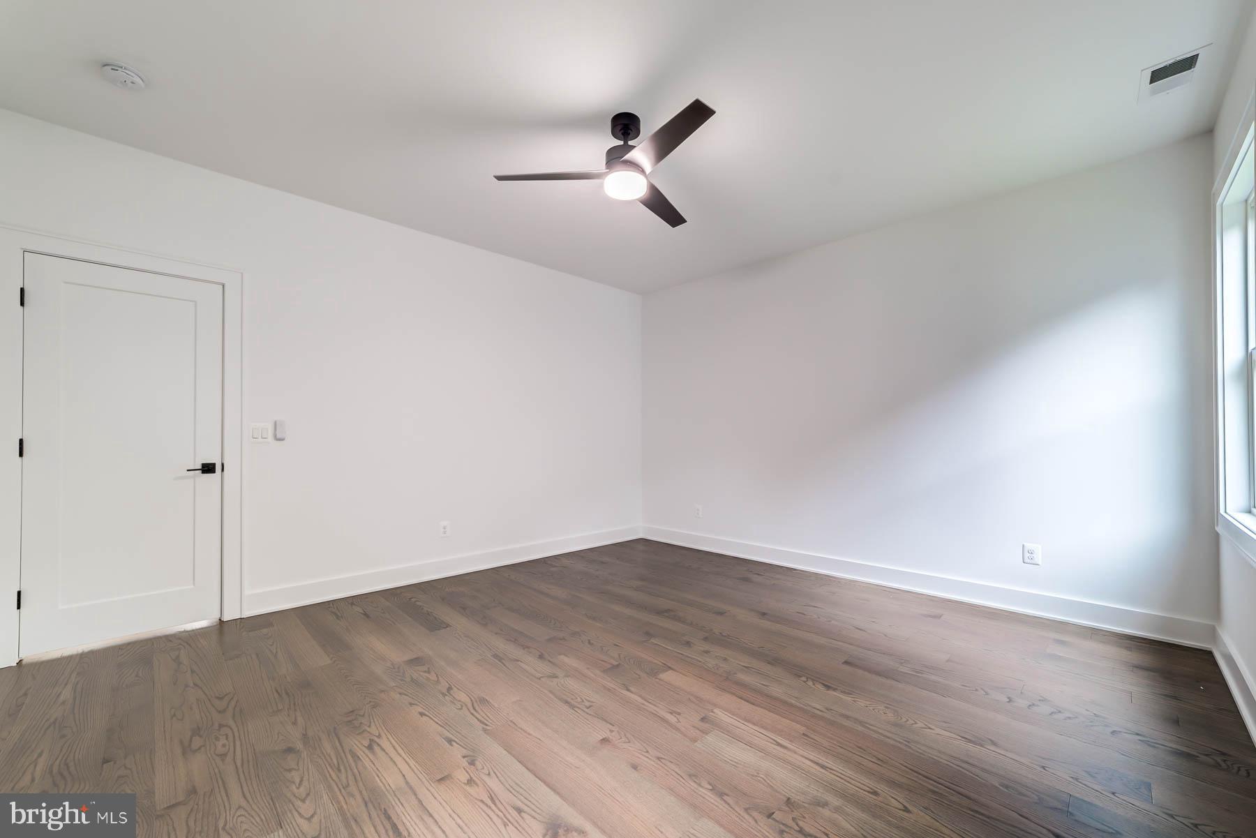 VIENNA WOODS - Residential