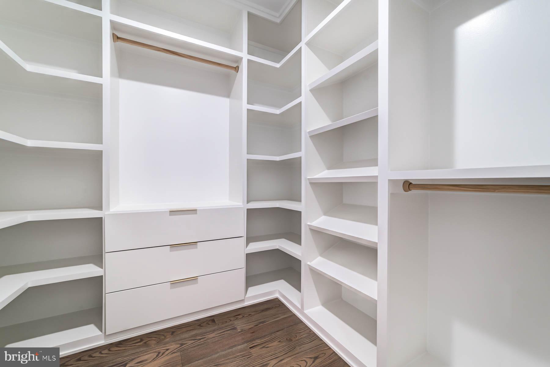 VIENNA WOODS - Residential