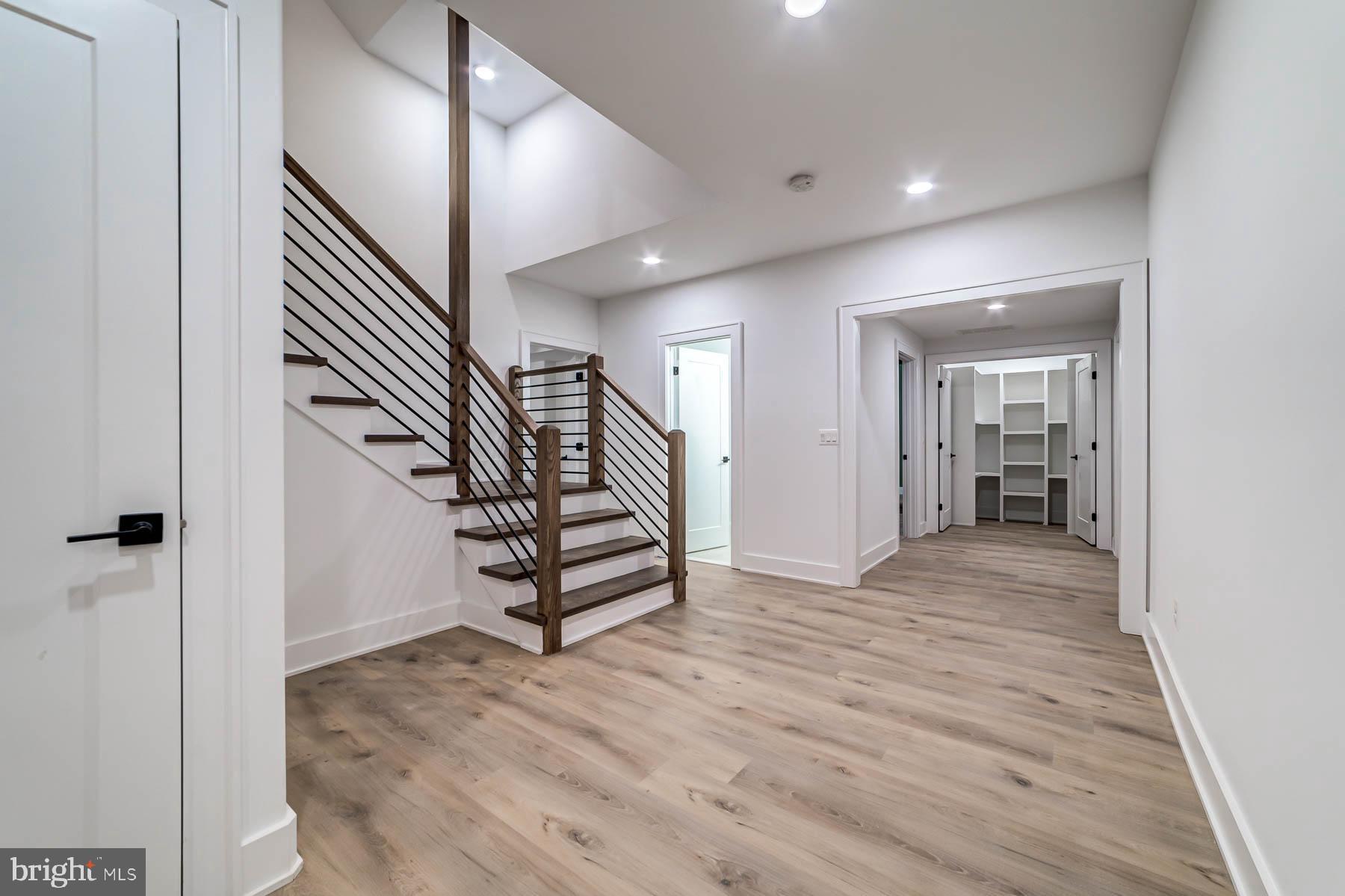 VIENNA WOODS - Residential