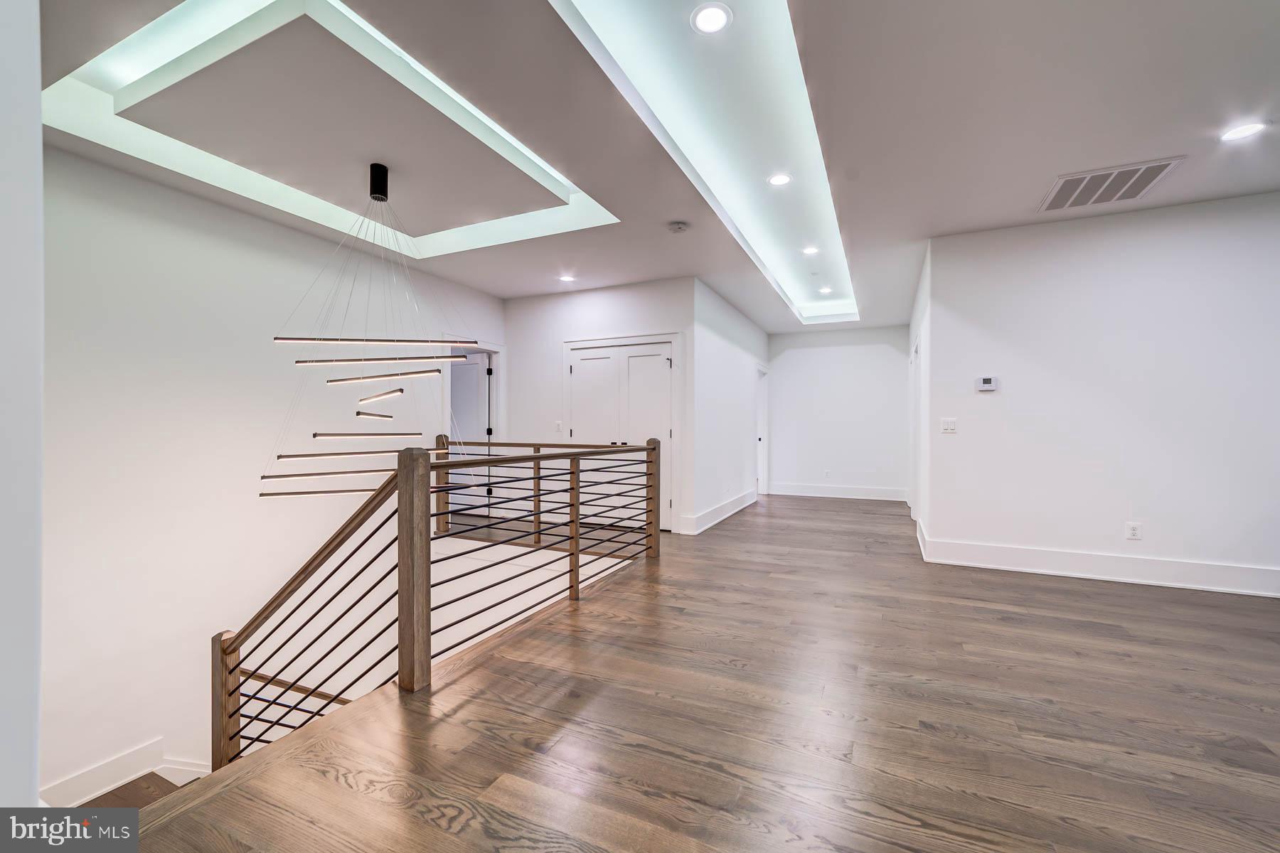 VIENNA WOODS - Residential