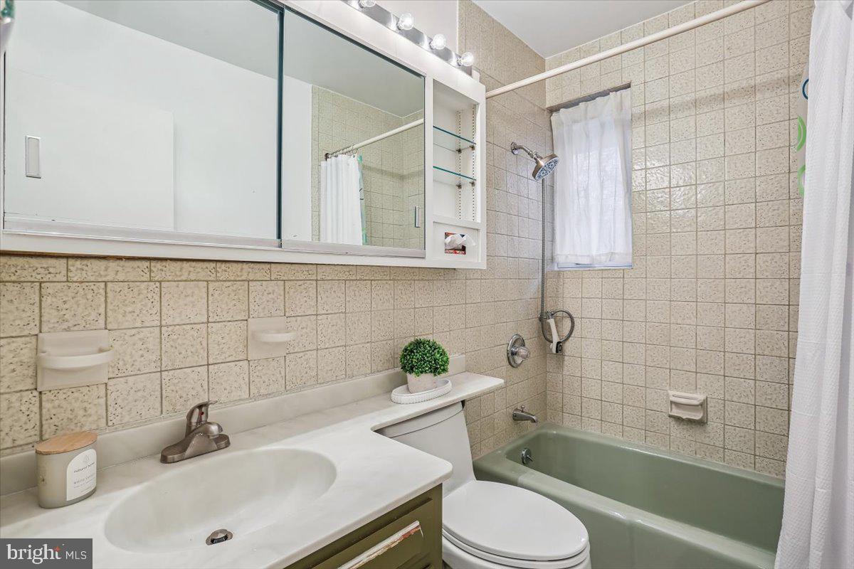 WILDWOOD MANOR - Residential