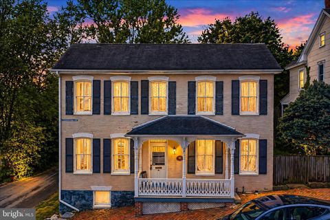 Photo of 224 Pennsylvania Avenue, MARTINSBURG, WV 25404 (MLS # WVBE2049468)