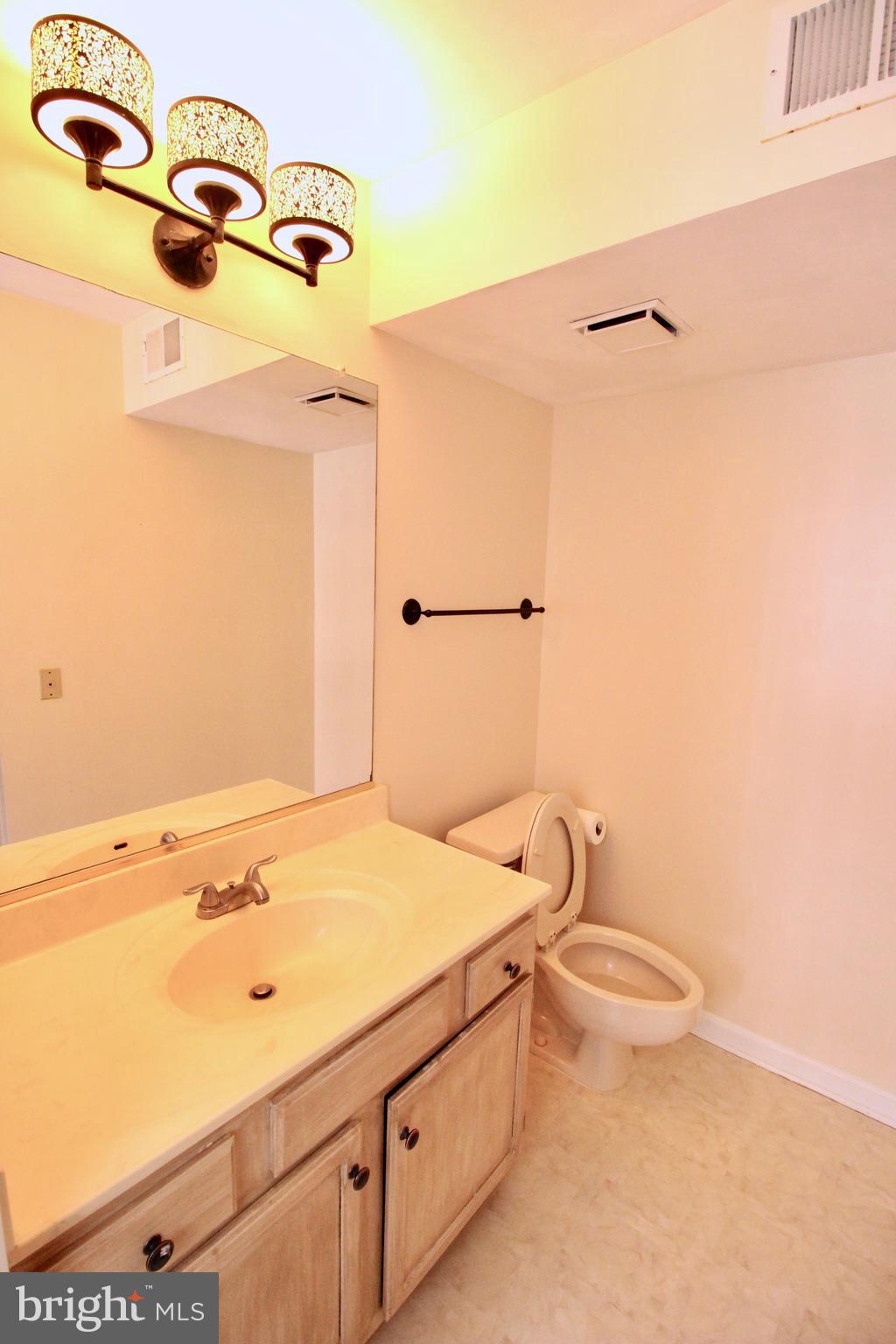 KINGSTOWNE - Residential Lease