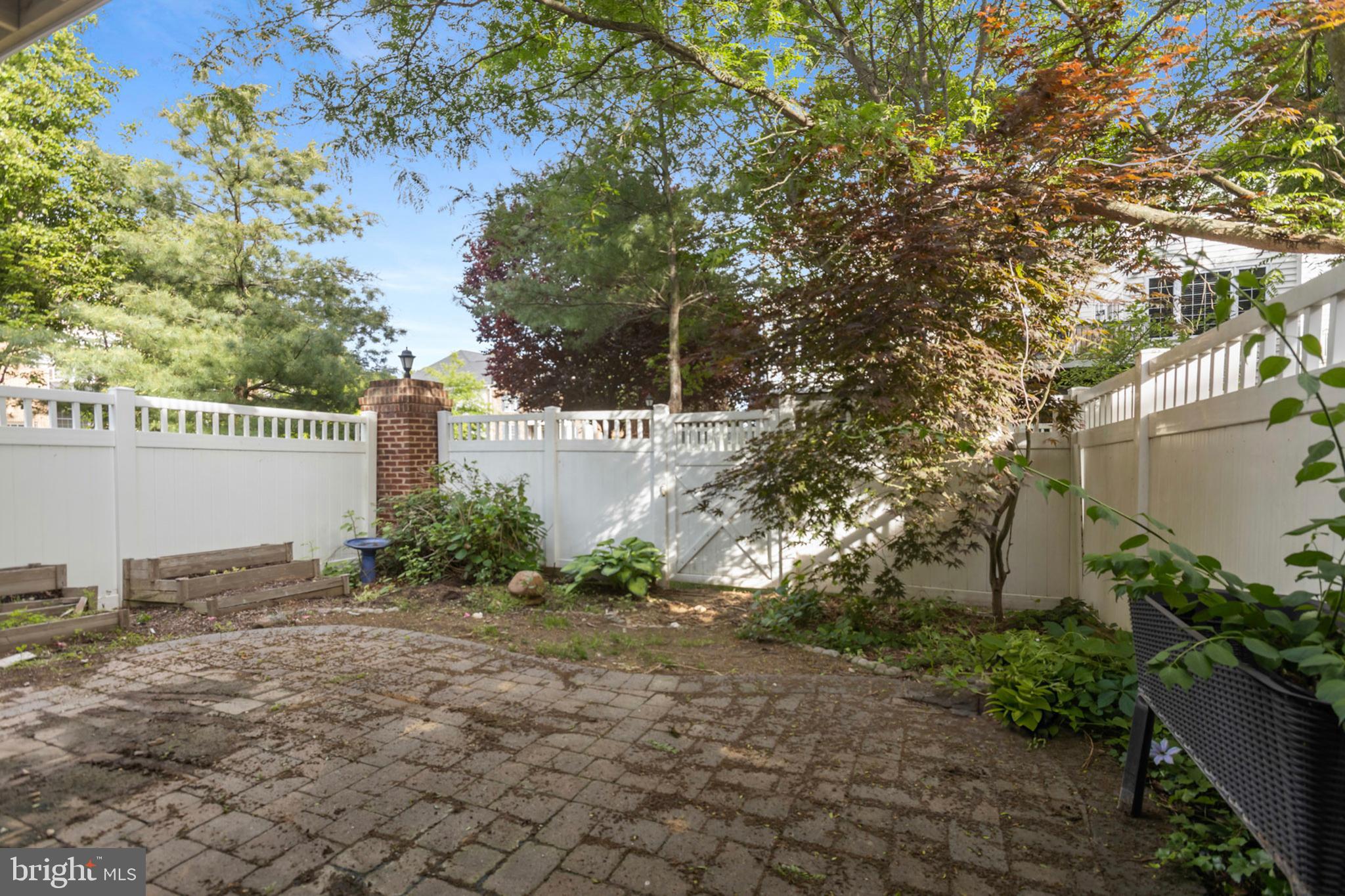 MARLBORO RIDGE - Residential