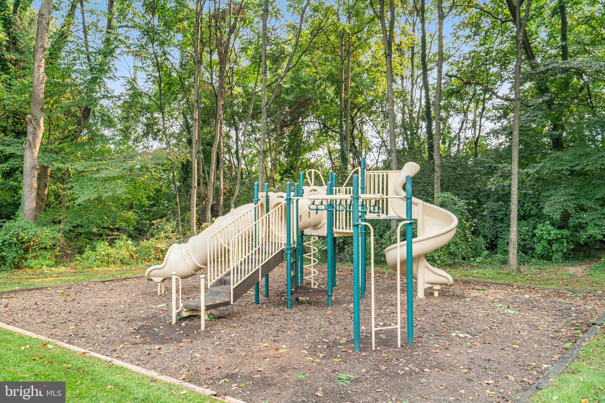 LAFAYETTE PARK CONDOMINIUM - Residential Lease