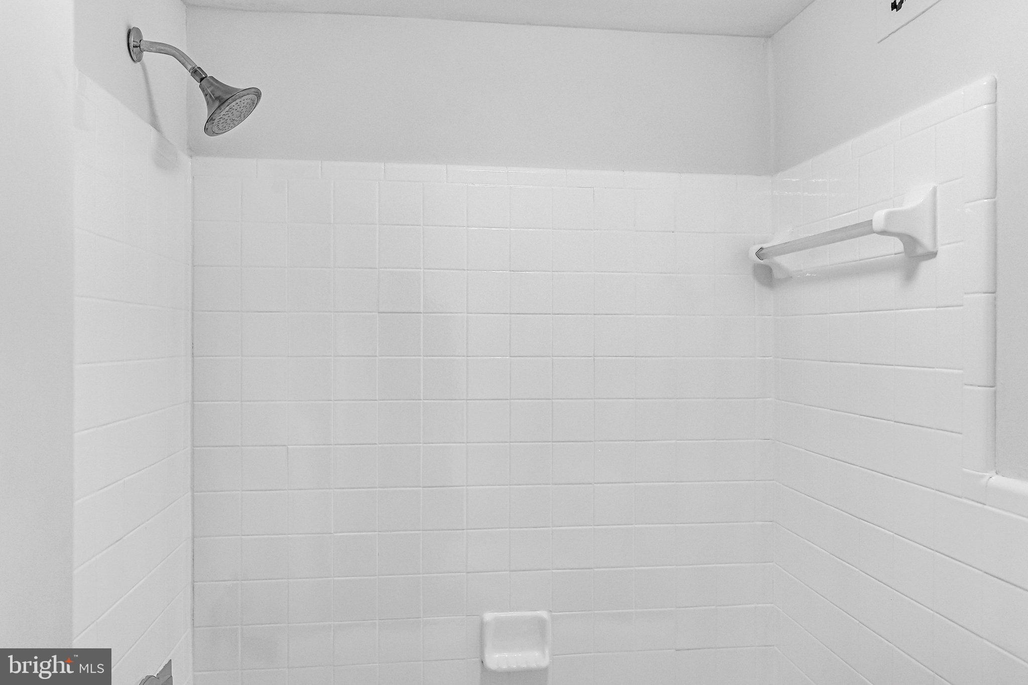 LAFAYETTE PARK CONDOMINIUM - Residential Lease