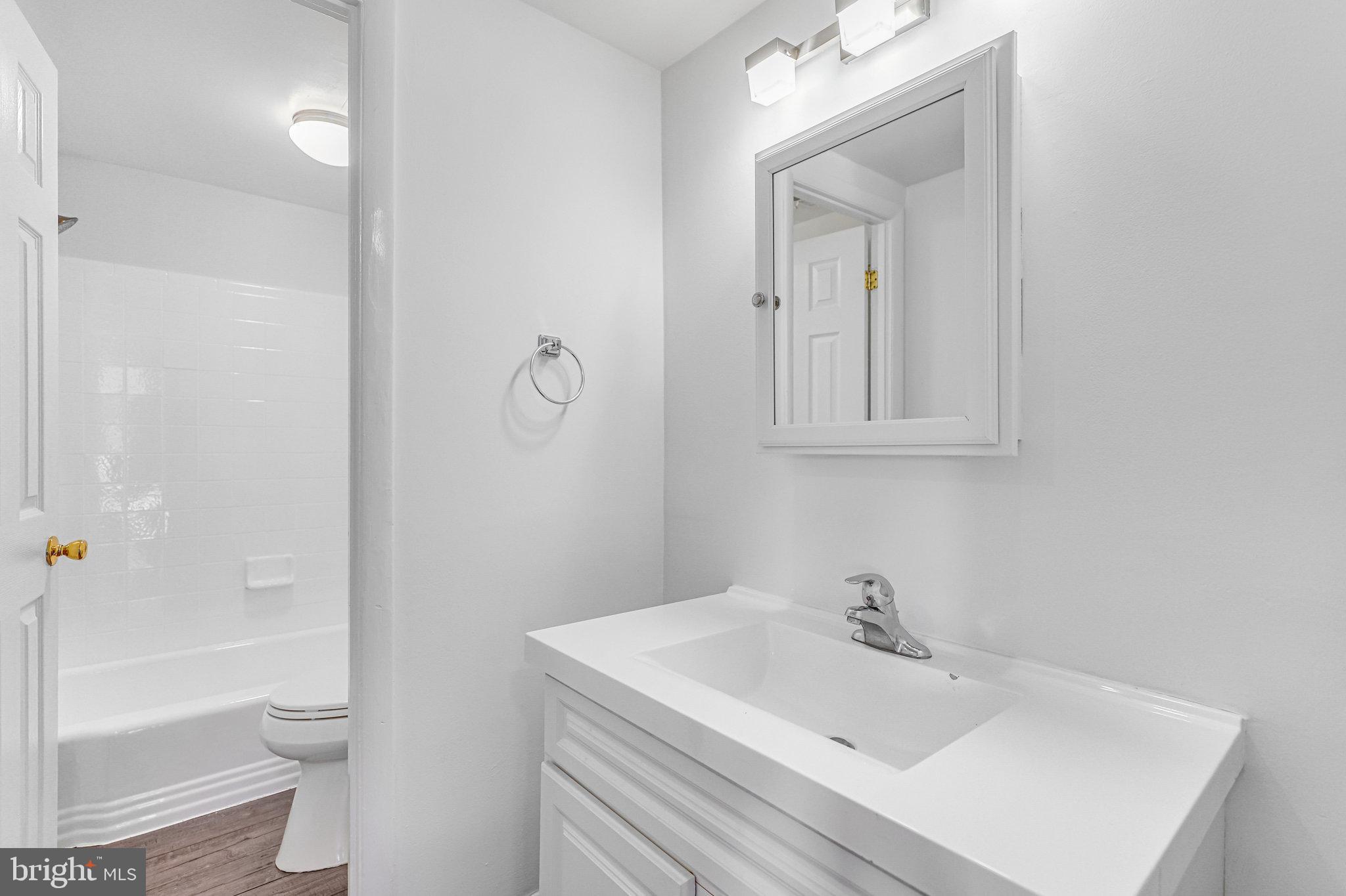 LAFAYETTE PARK CONDOMINIUM - Residential Lease