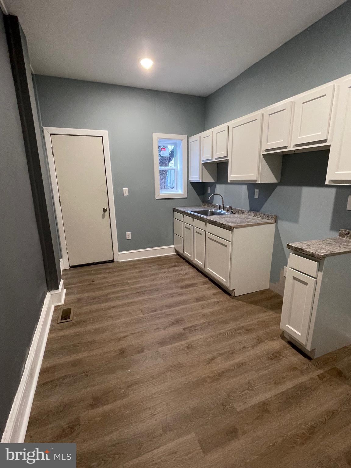 BROADWAY EAST - Residential