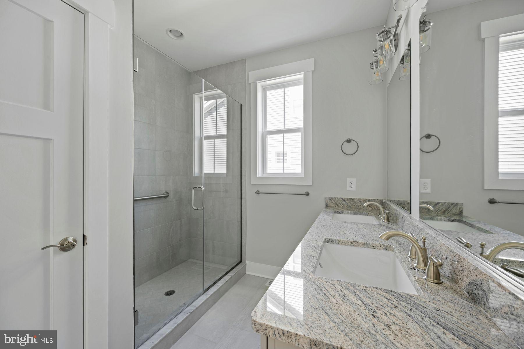 EAST GATE - Residential