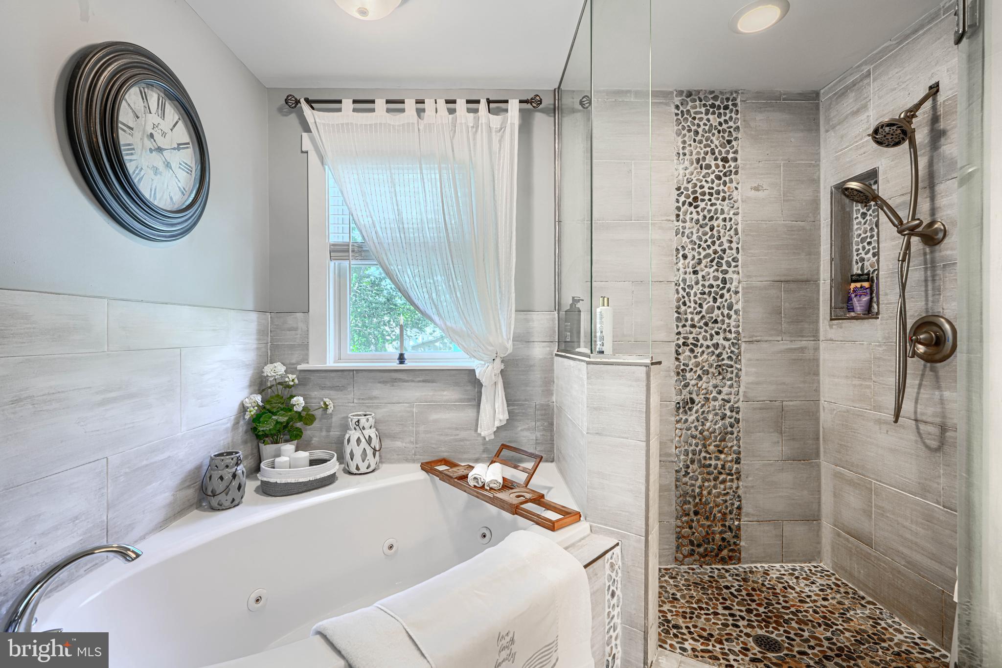 OLIVER BEACH - Residential