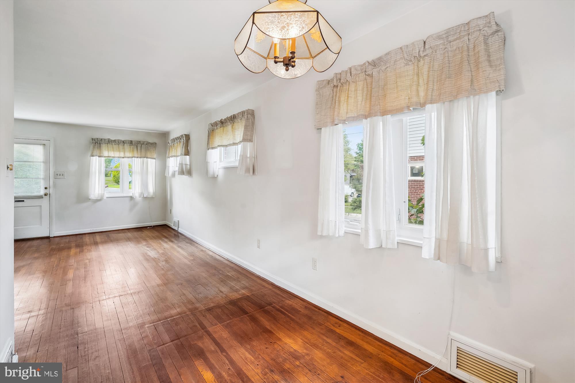 BUCKNELL MANOR - Residential