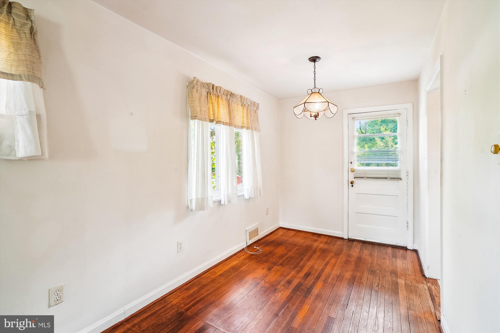 BUCKNELL MANOR - Residential