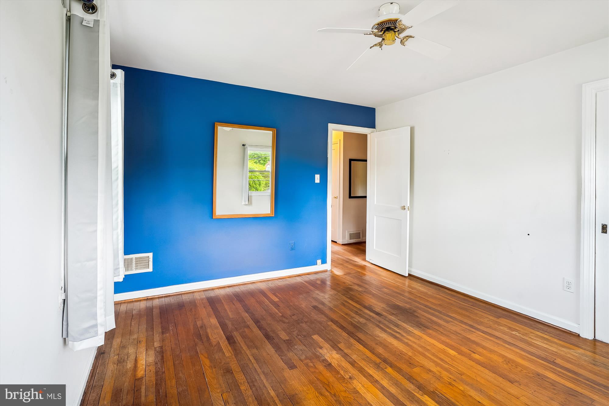 BUCKNELL MANOR - Residential