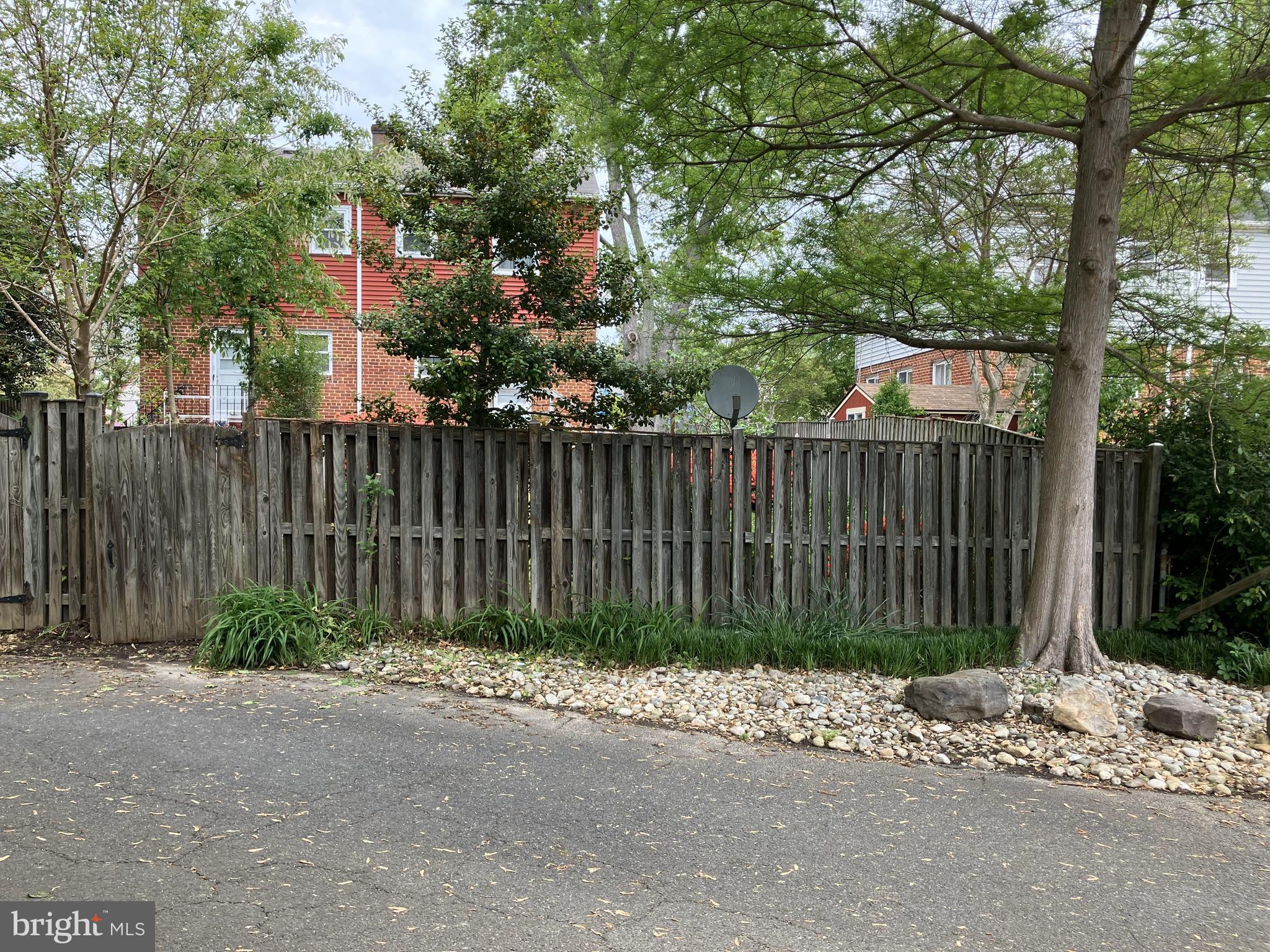 BUCKNELL MANOR - Residential