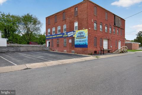 Photo of 711 Mckenzie St & 156 E Cottage Pl, YORK, PA 17401 (MLS # PAYK2101886)