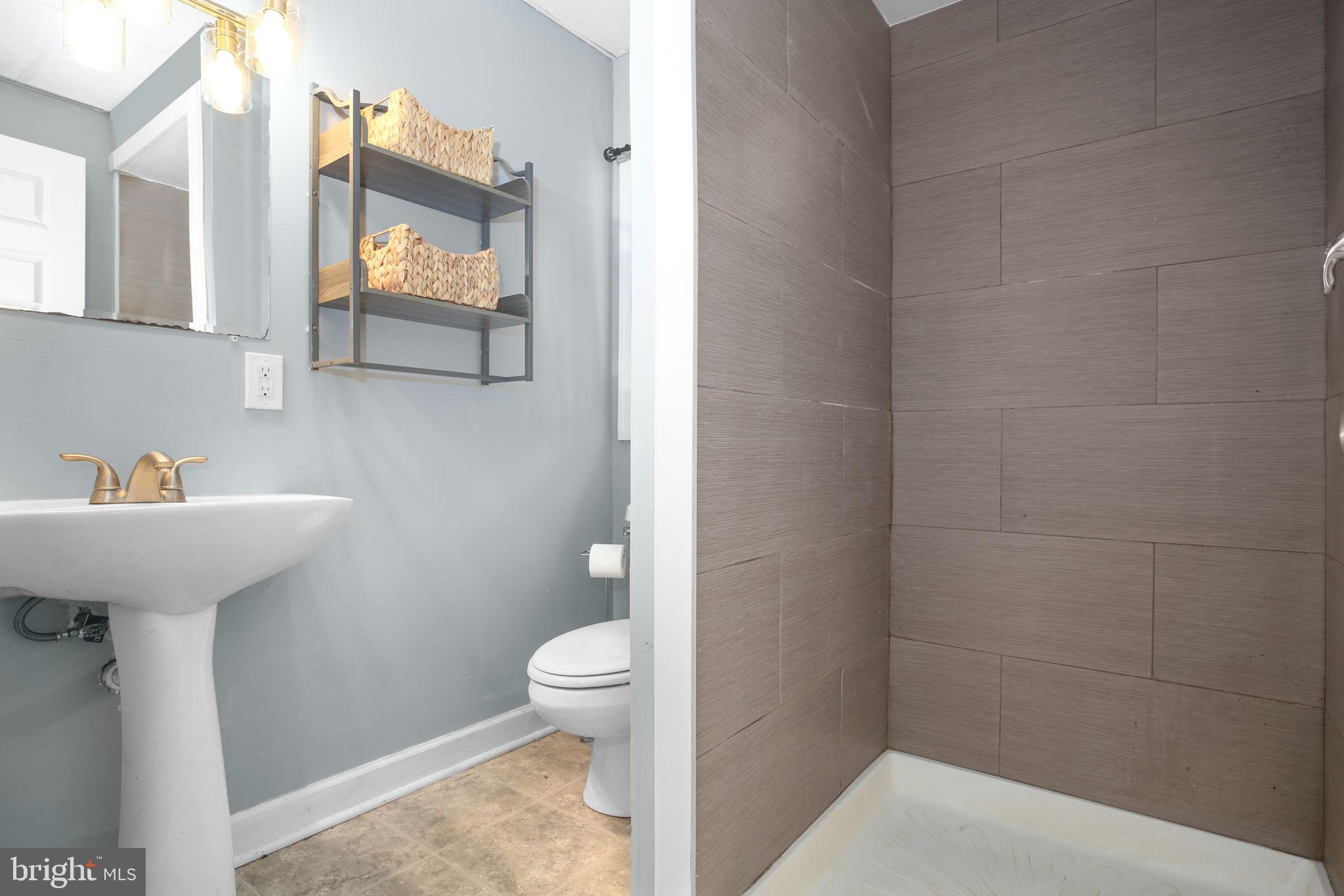 LAKE WILDERNESS - Residential