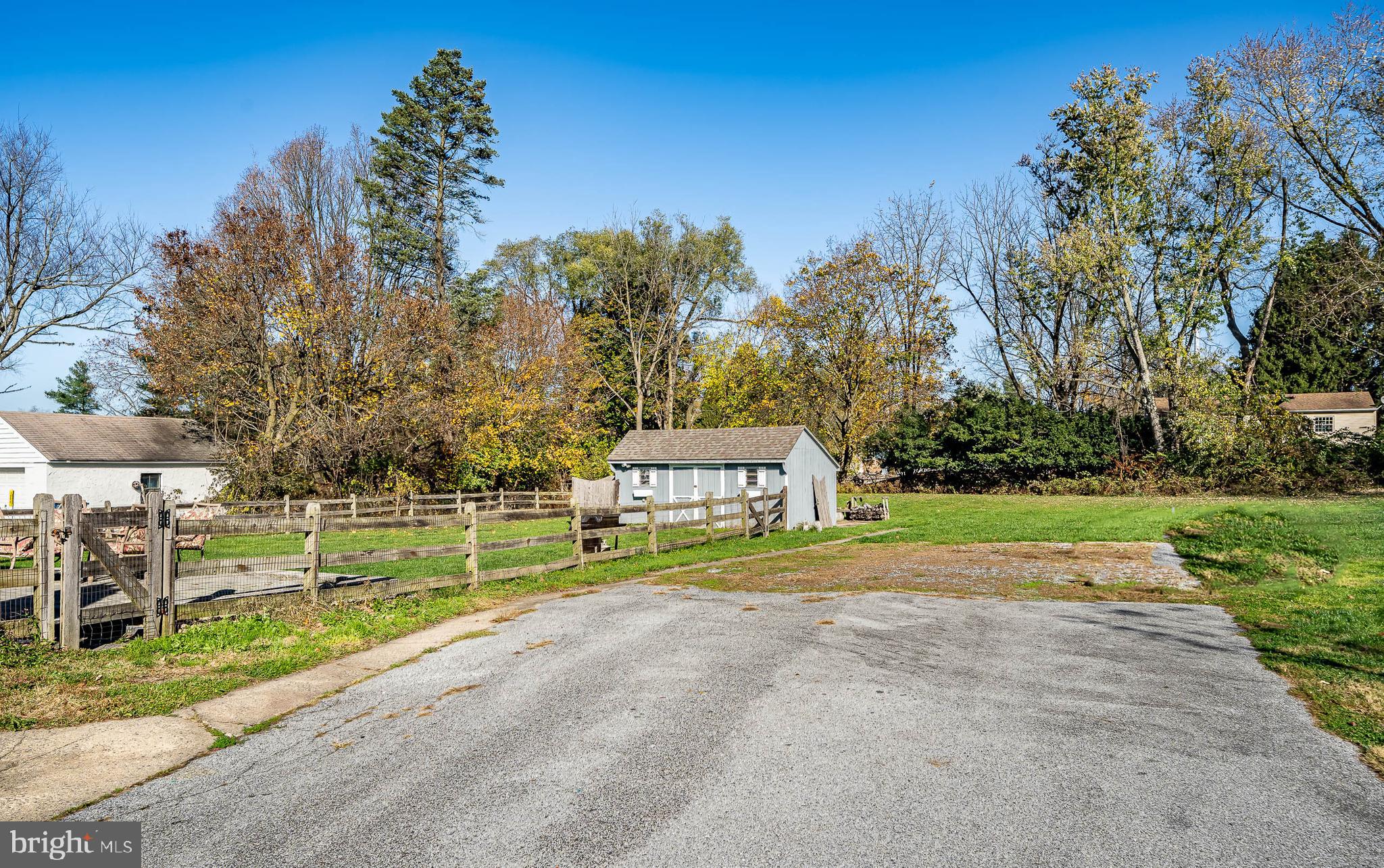 BRINTON WOODS - Residential