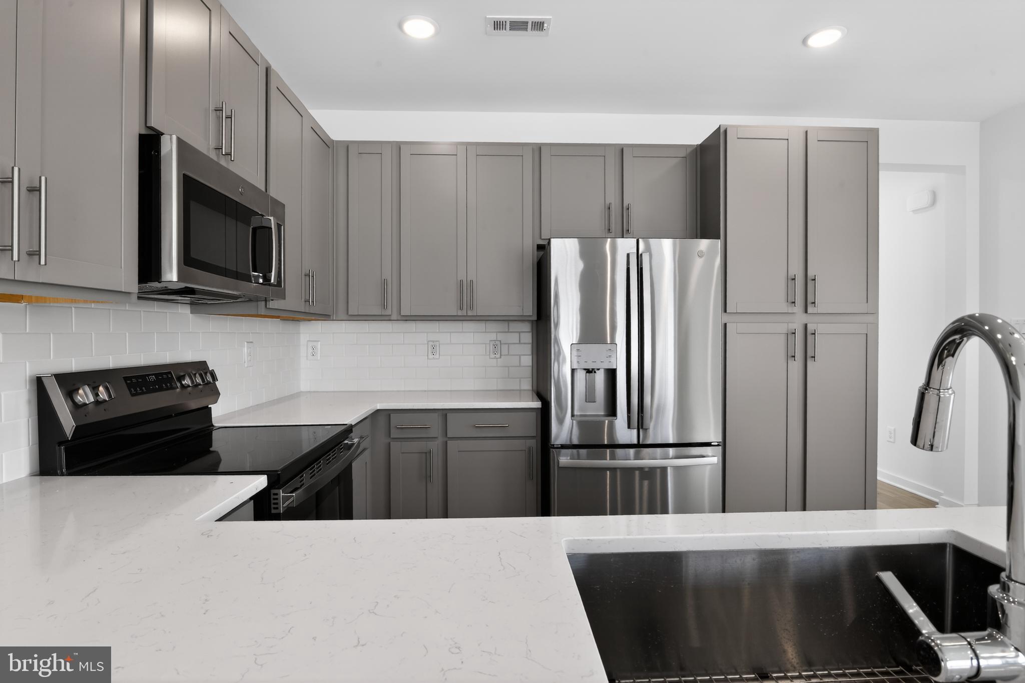 NORTH POINTE COMMONS - Residential