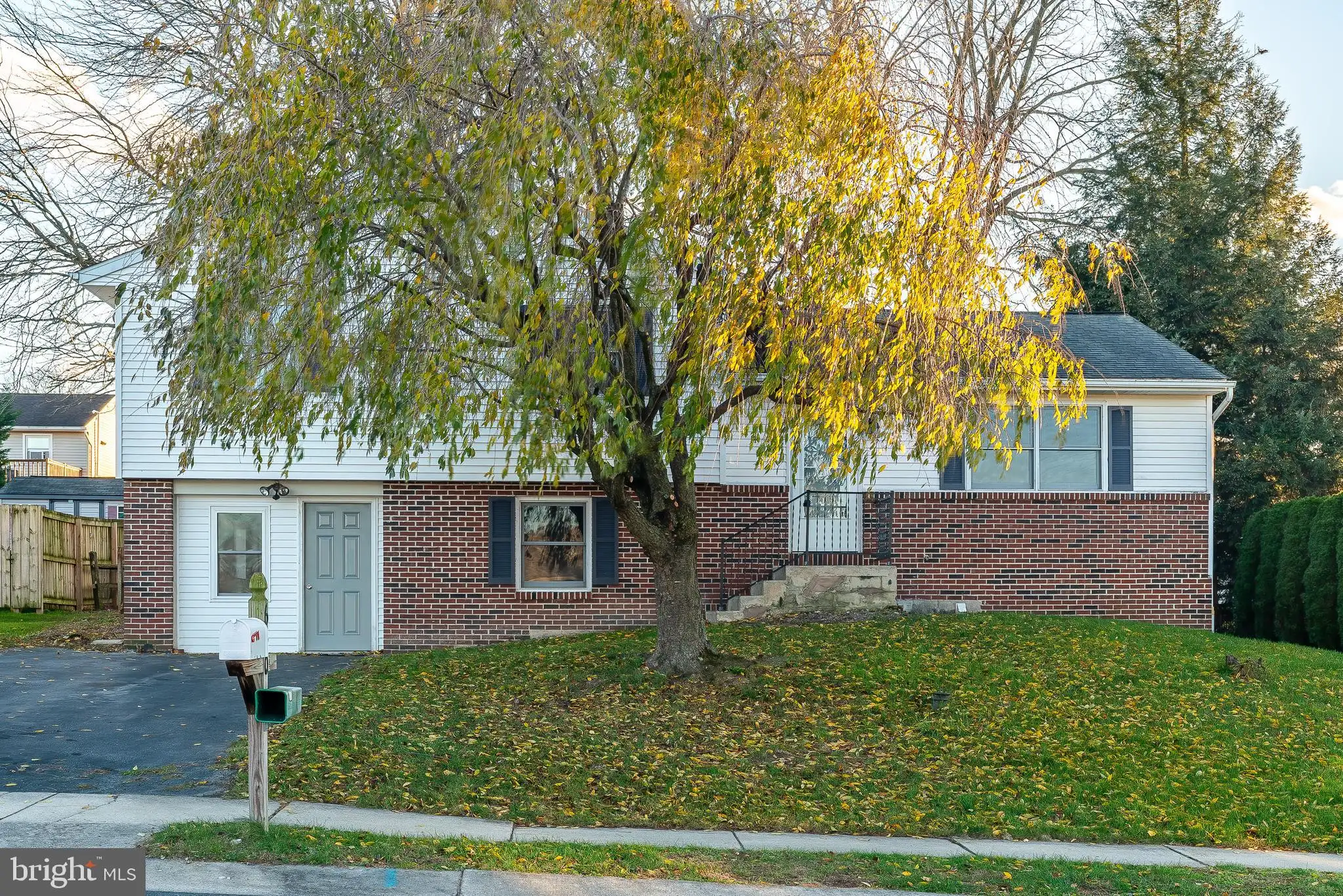 640 ANNE Dr