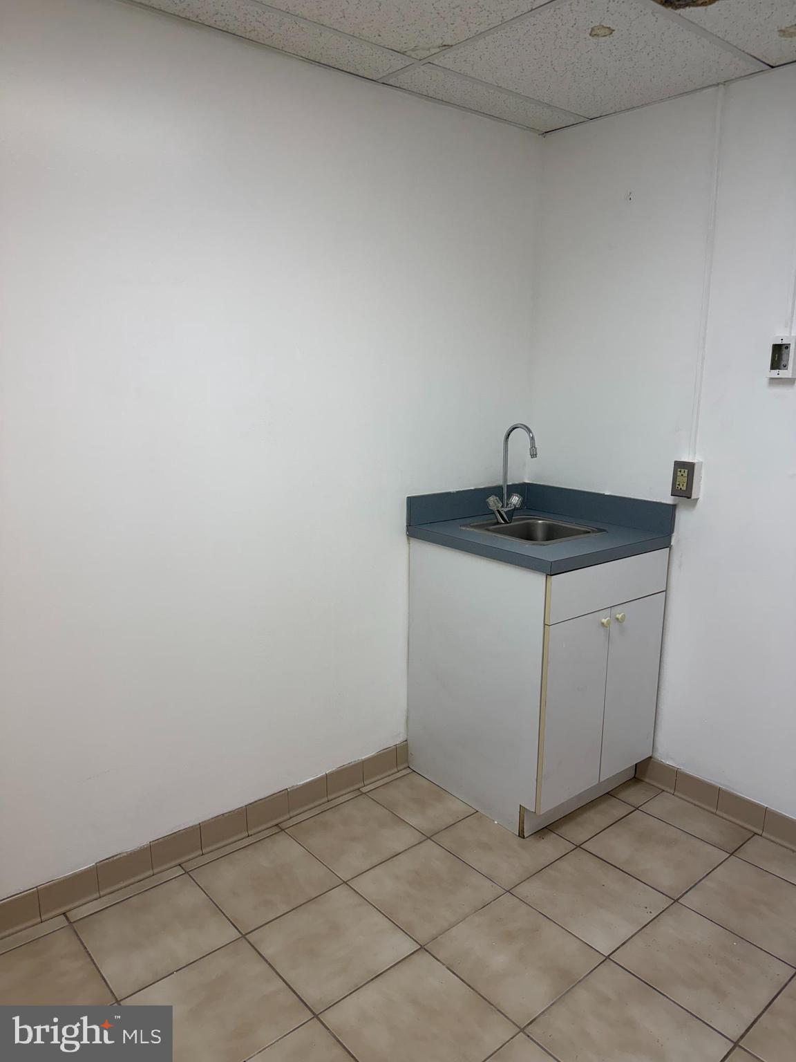 ROSEMARY HILLS - Commercial Lease