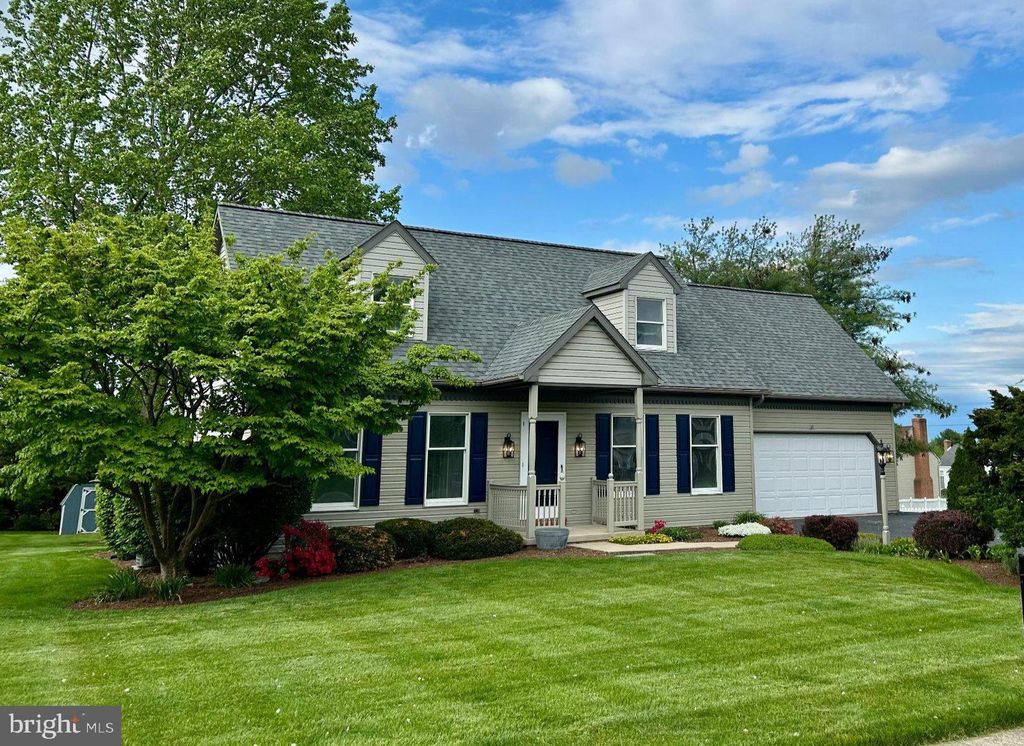 Photo of 706 Rosemont Drive, LITITZ, PA 17543 (MLS # PALA2087360)