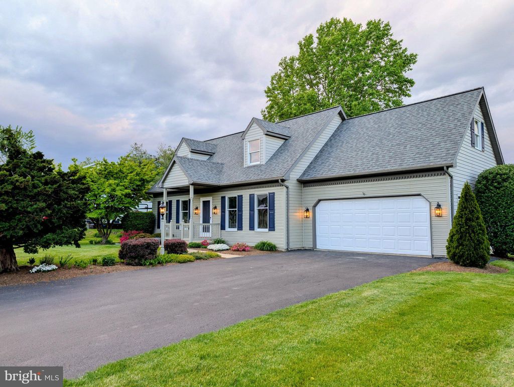 Photo of 706 Rosemont Drive, LITITZ, PA 17543 (MLS # PALA2087360)