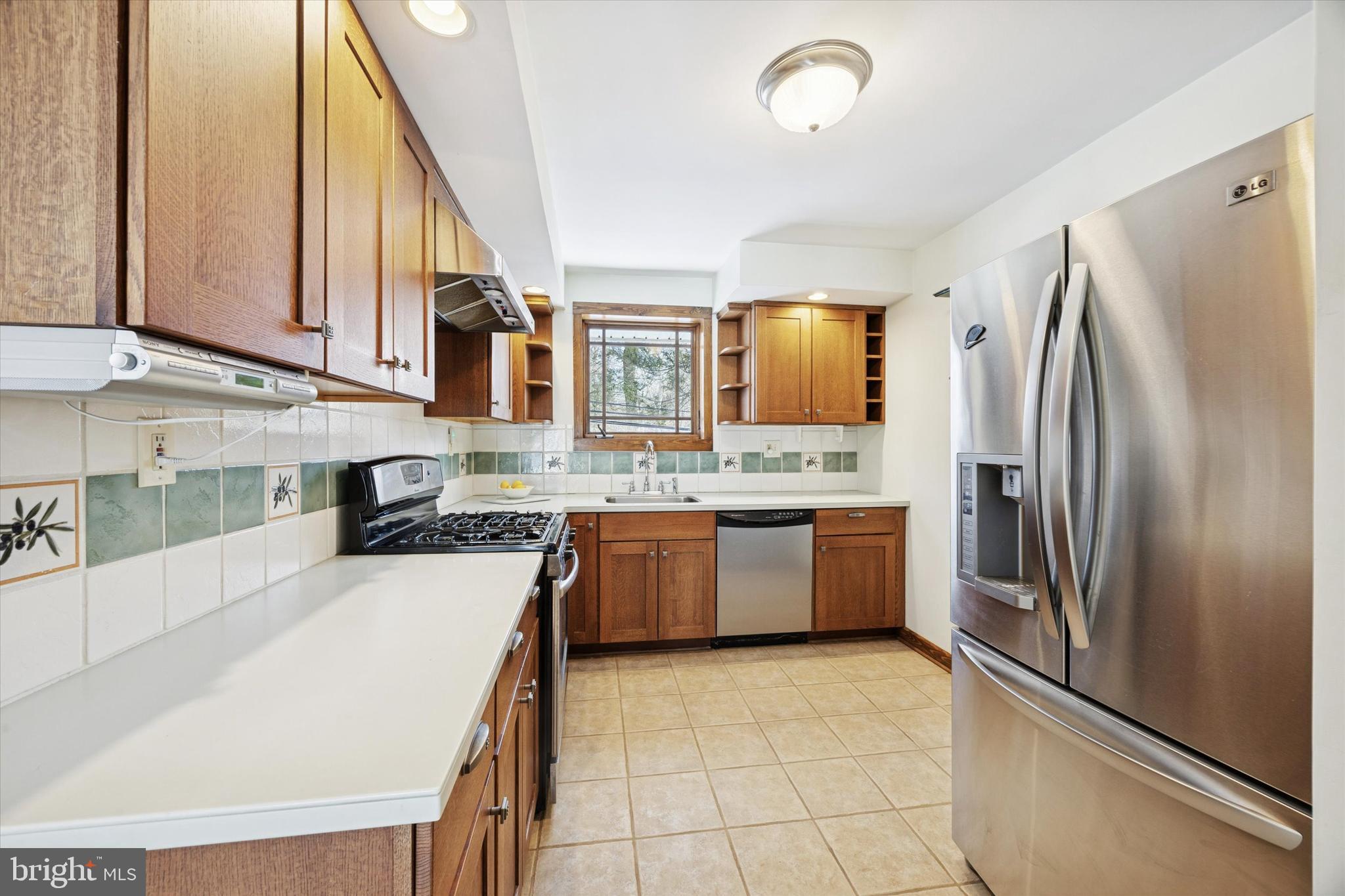 GLADSTONE MANOR - Residential