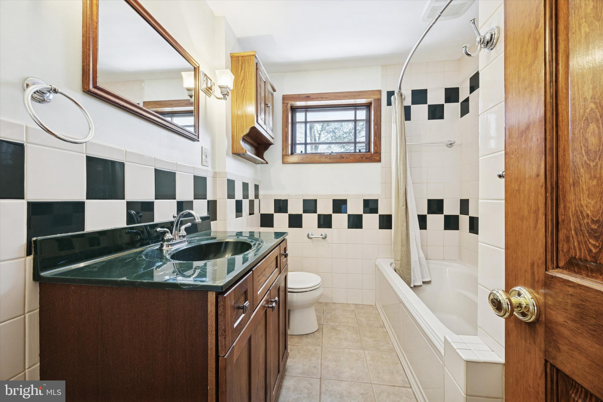 GLADSTONE MANOR - Residential