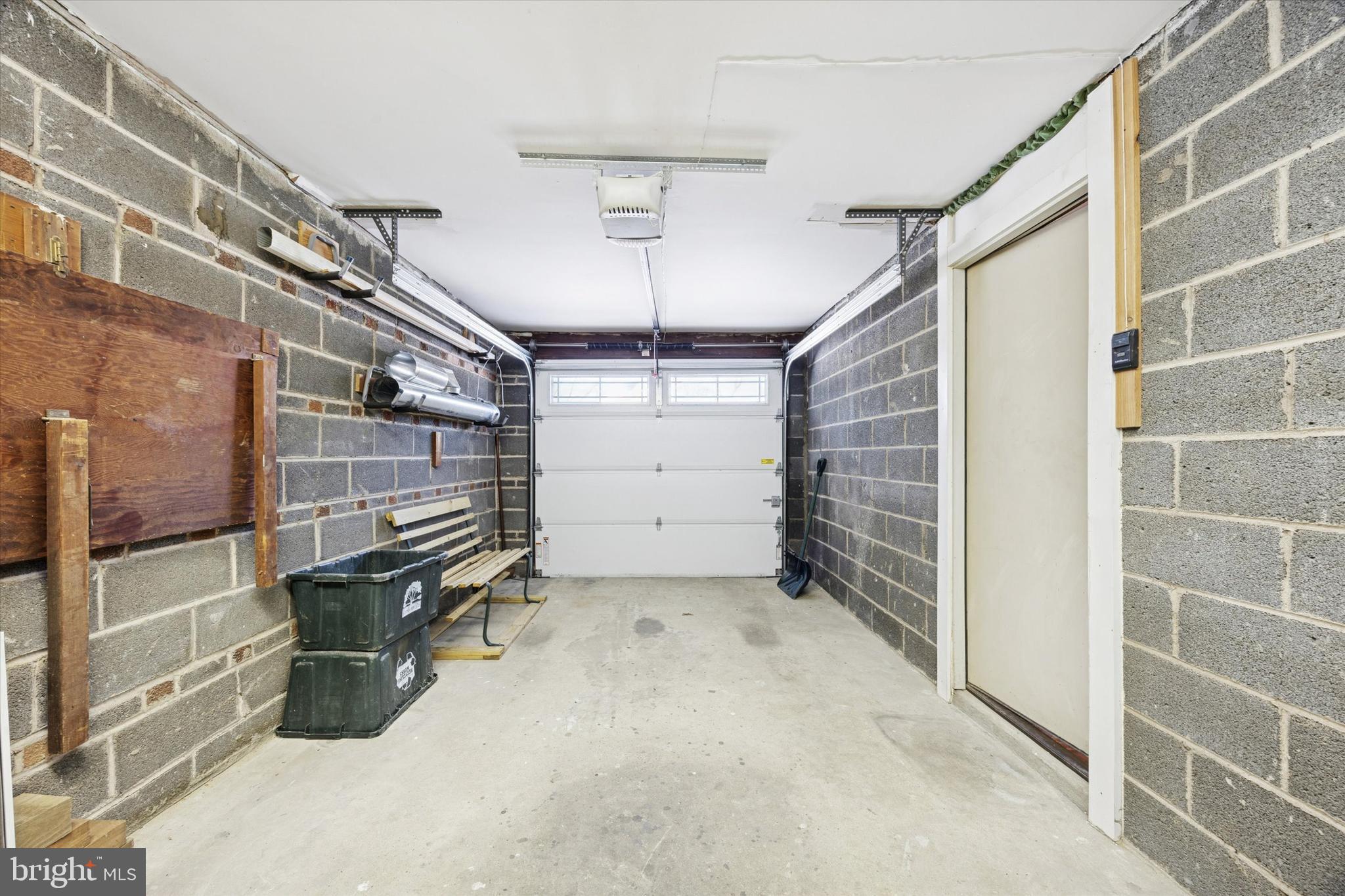 GLADSTONE MANOR - Residential