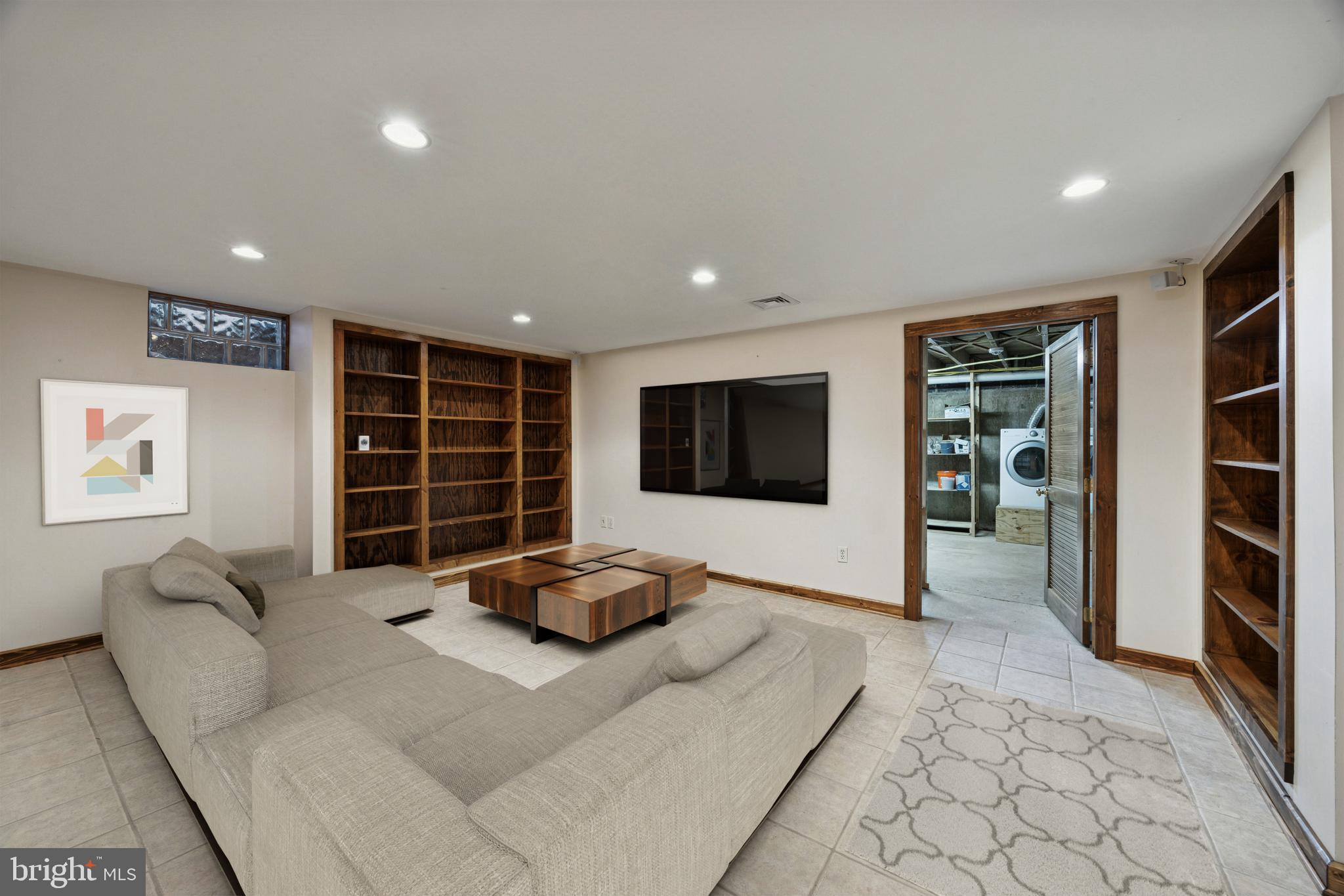 GLADSTONE MANOR - Residential