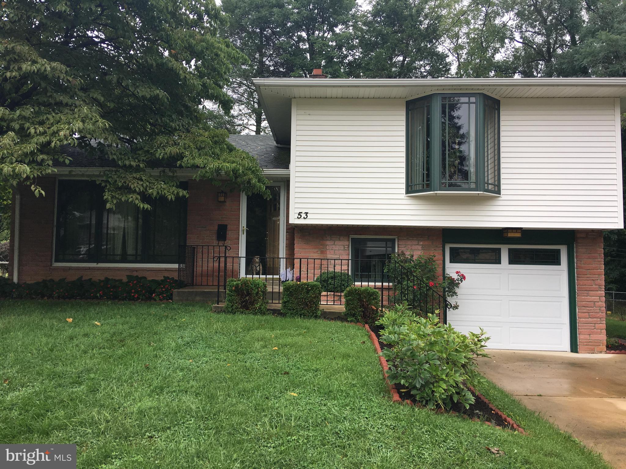 GLADSTONE MANOR - Residential