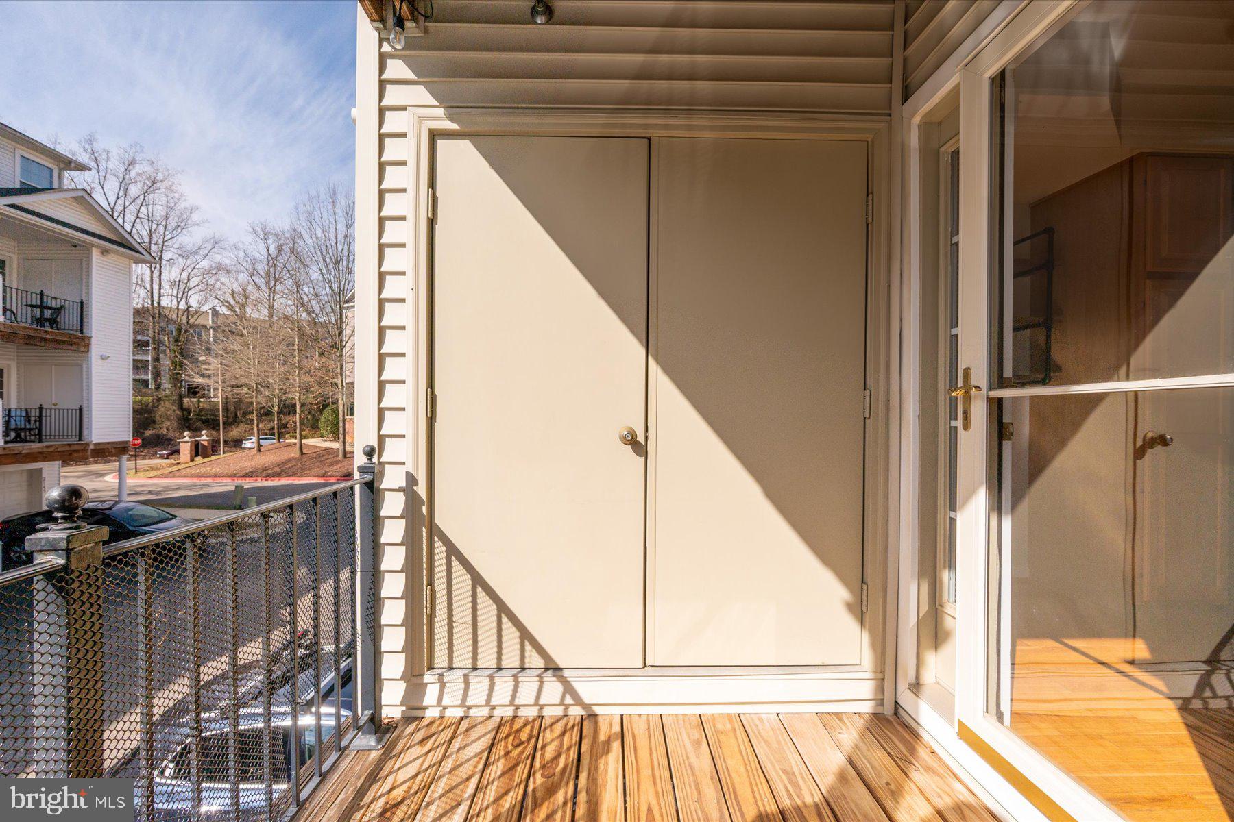 THE HIDEAWAY AT OLD ADMIRAL - Residential Lease