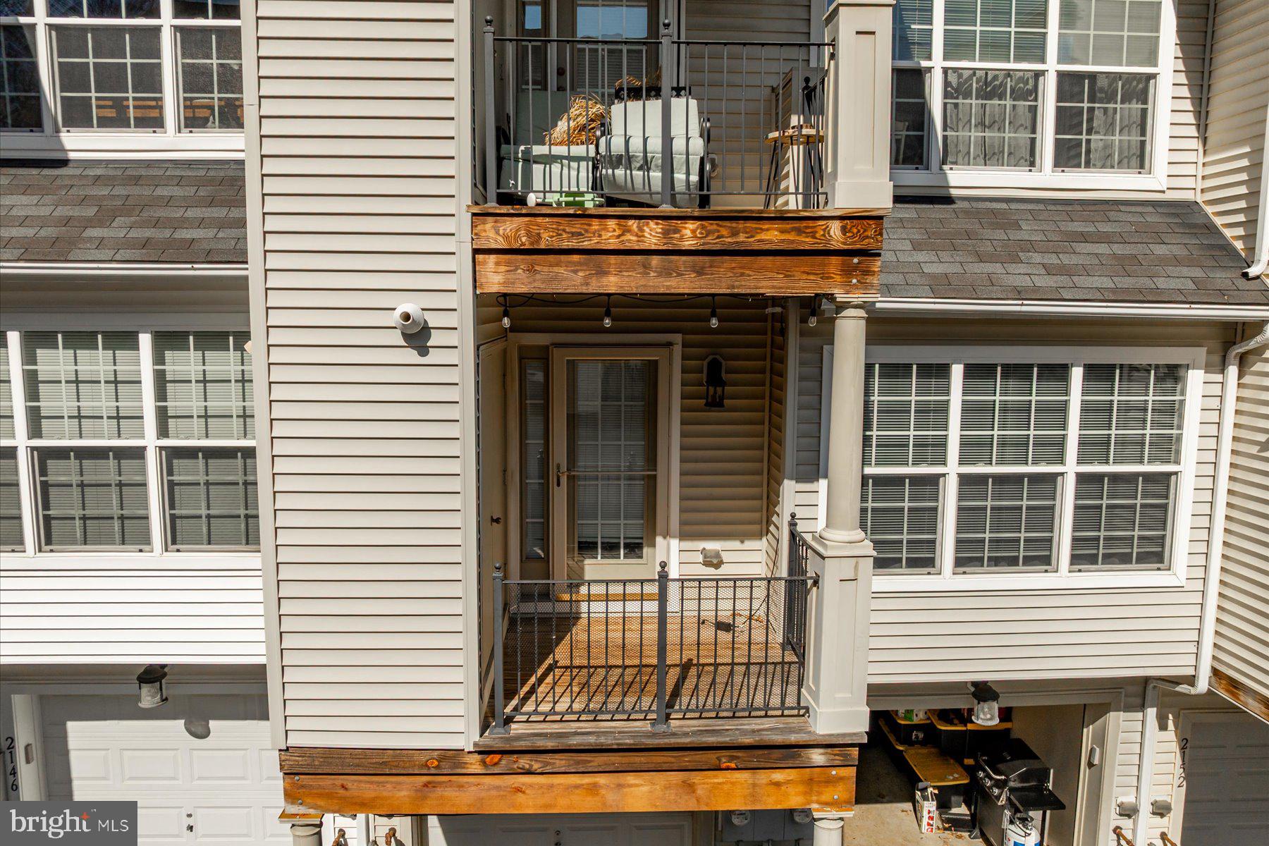 THE HIDEAWAY AT OLD ADMIRAL - Residential Lease