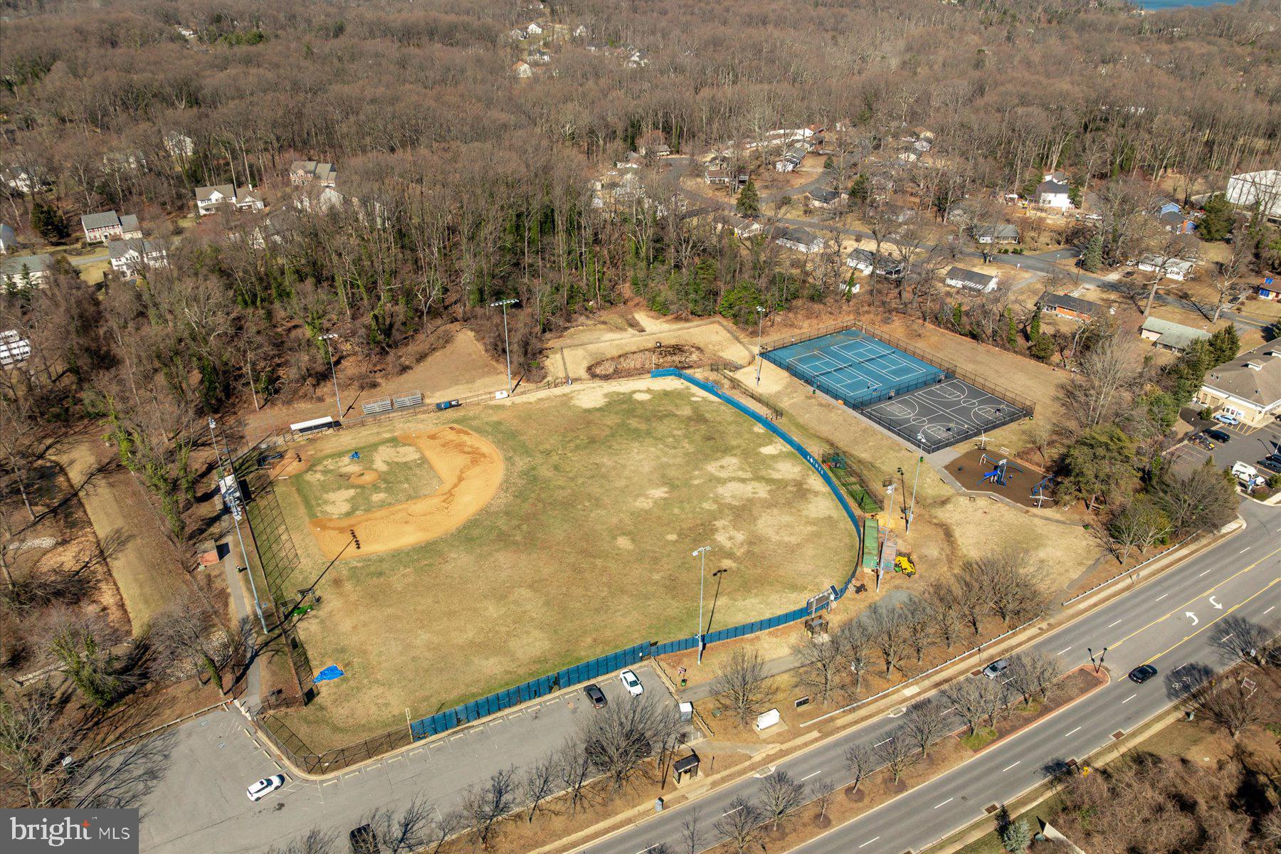 THE HIDEAWAY AT OLD ADMIRAL - Residential Lease