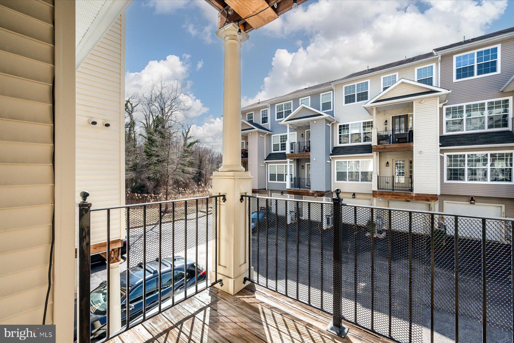 THE HIDEAWAY AT OLD ADMIRAL - Residential Lease