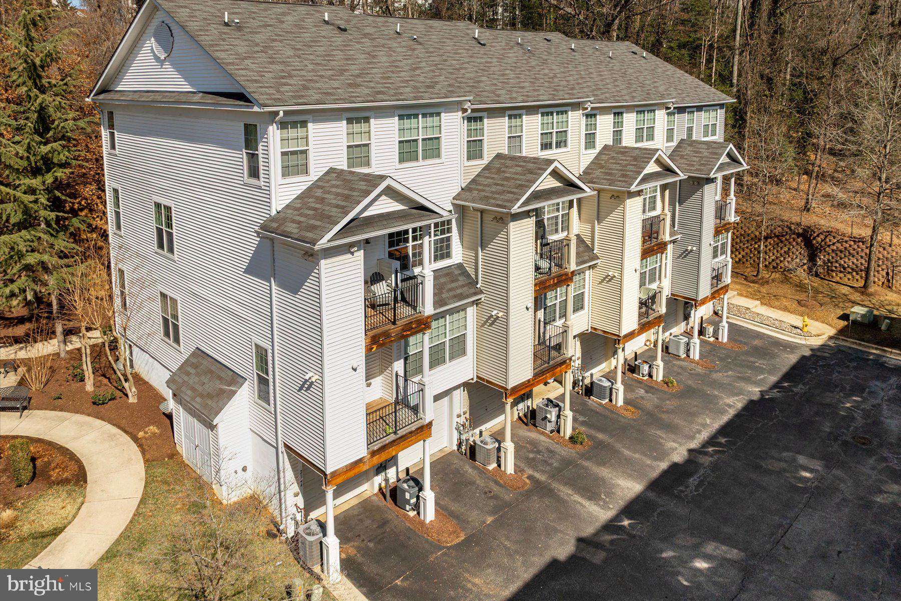 THE HIDEAWAY AT OLD ADMIRAL - Residential Lease