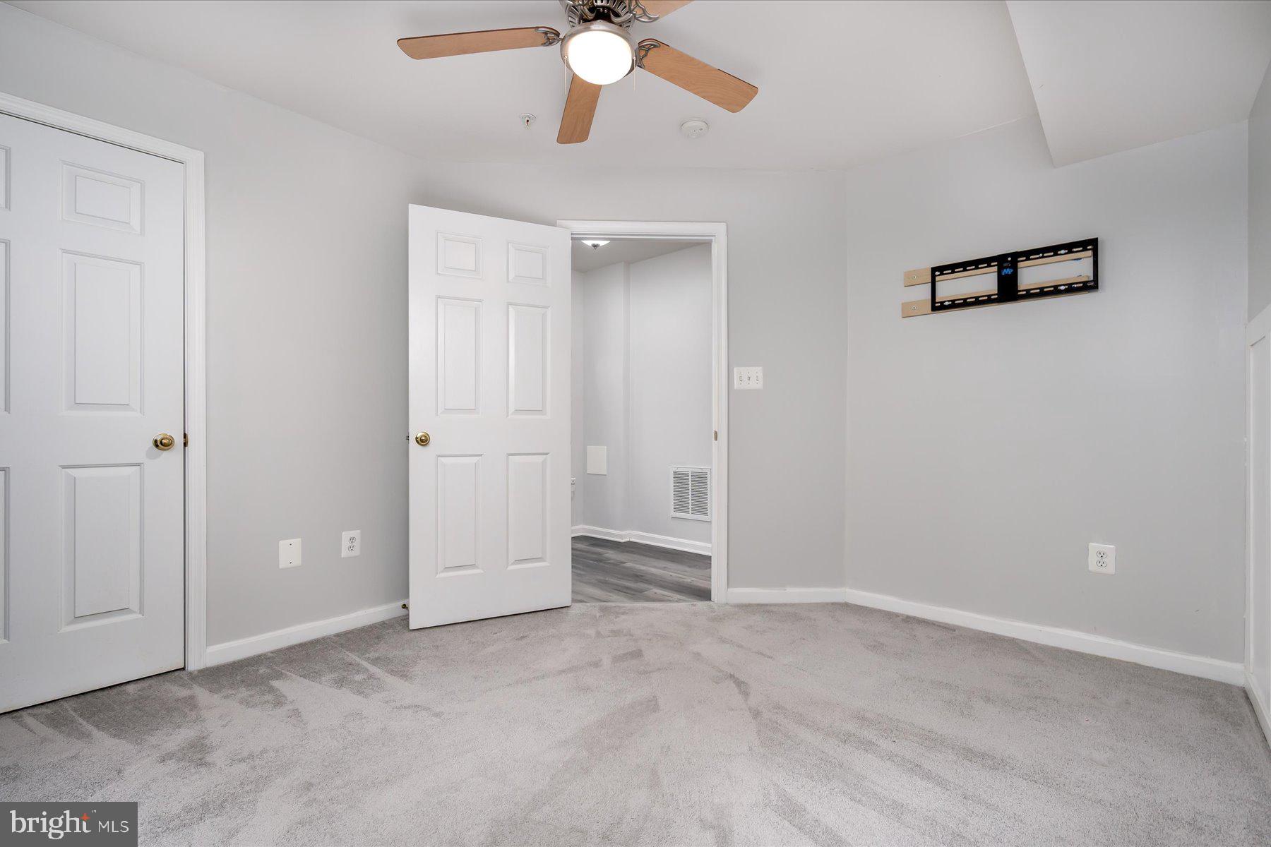 THE HIDEAWAY AT OLD ADMIRAL - Residential Lease