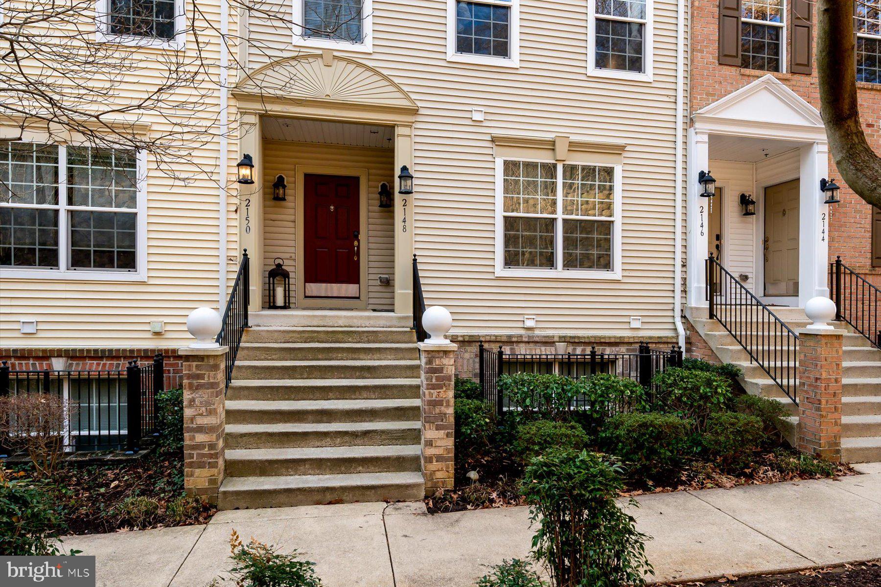 THE HIDEAWAY AT OLD ADMIRAL - Residential Lease