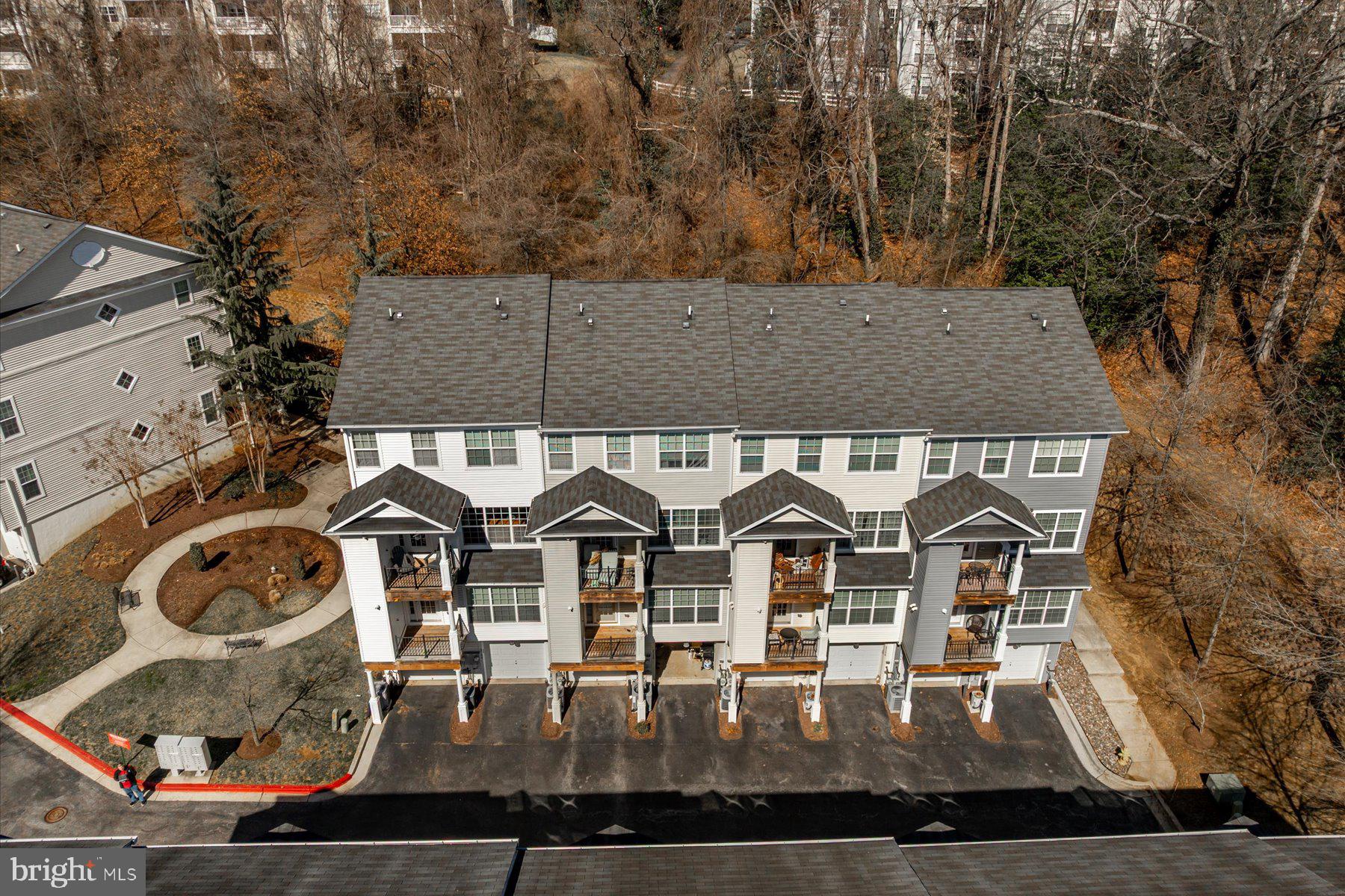 THE HIDEAWAY AT OLD ADMIRAL - Residential Lease