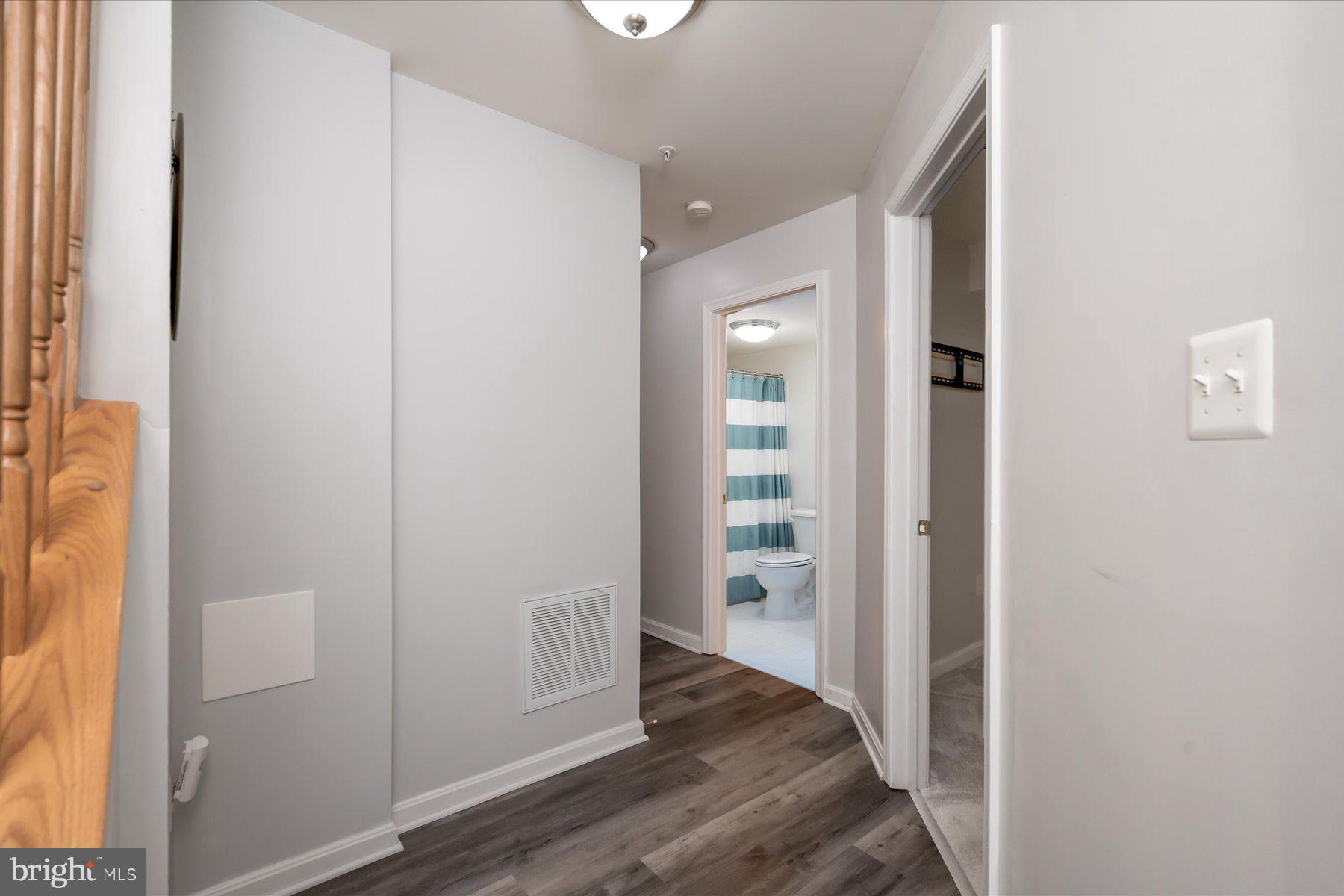 THE HIDEAWAY AT OLD ADMIRAL - Residential Lease