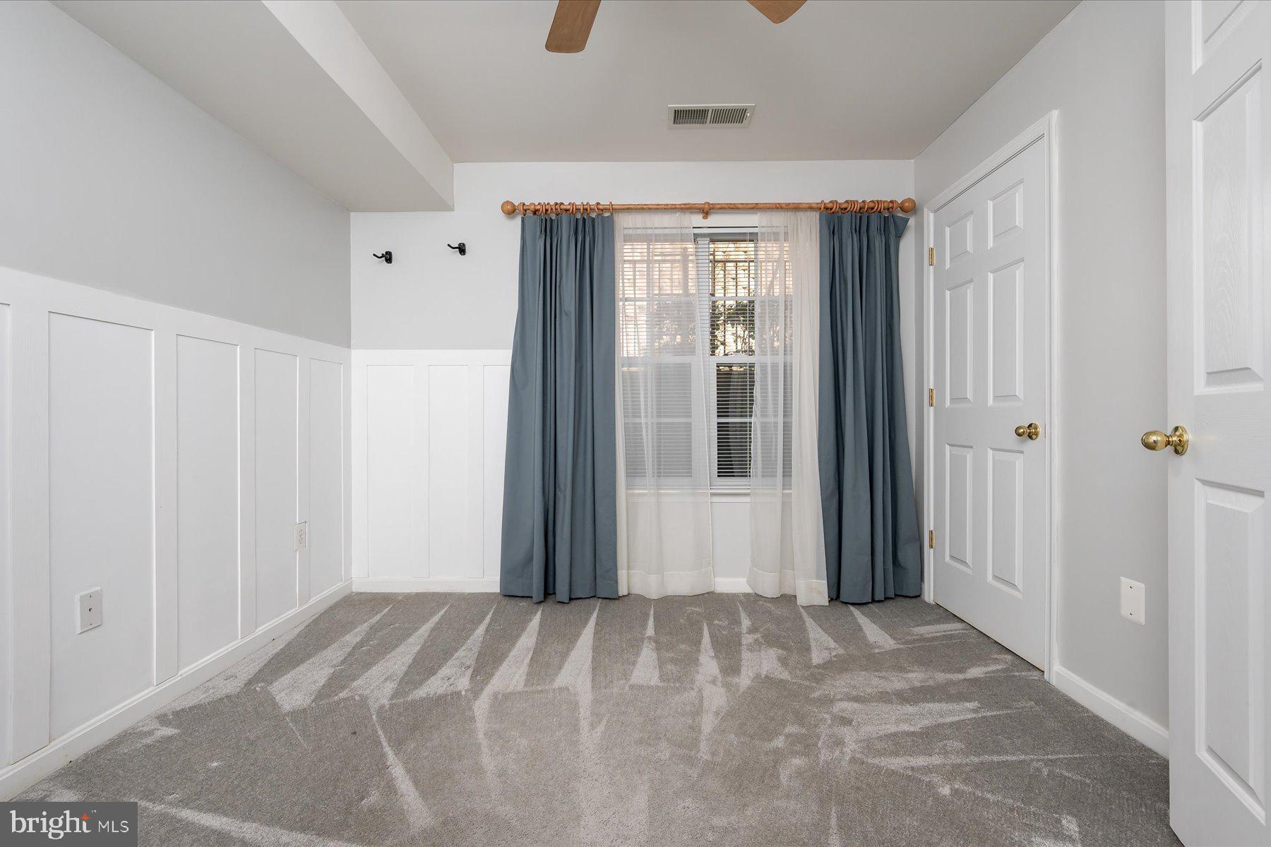 THE HIDEAWAY AT OLD ADMIRAL - Residential Lease