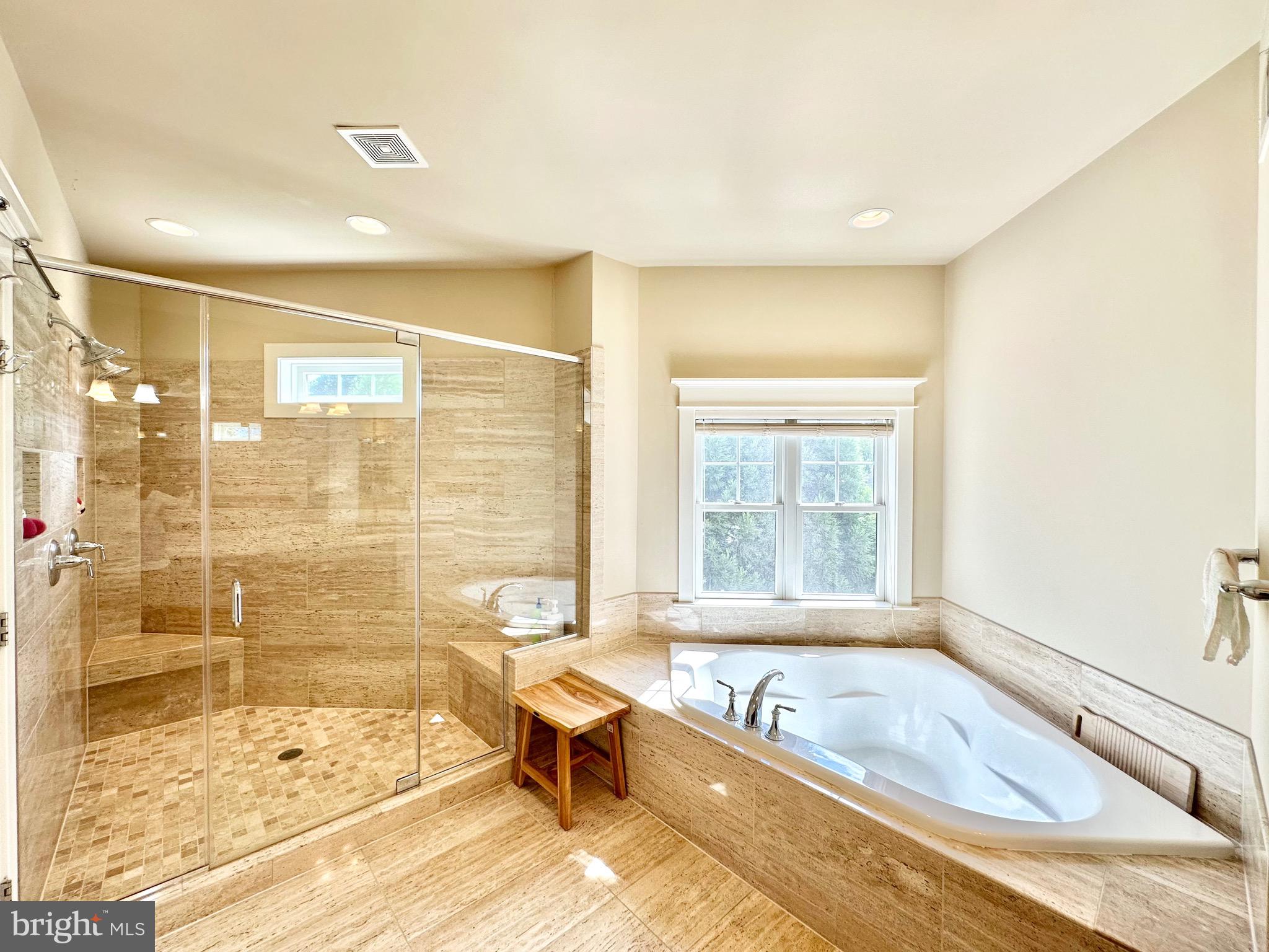 CHURCHILL - Residential Lease