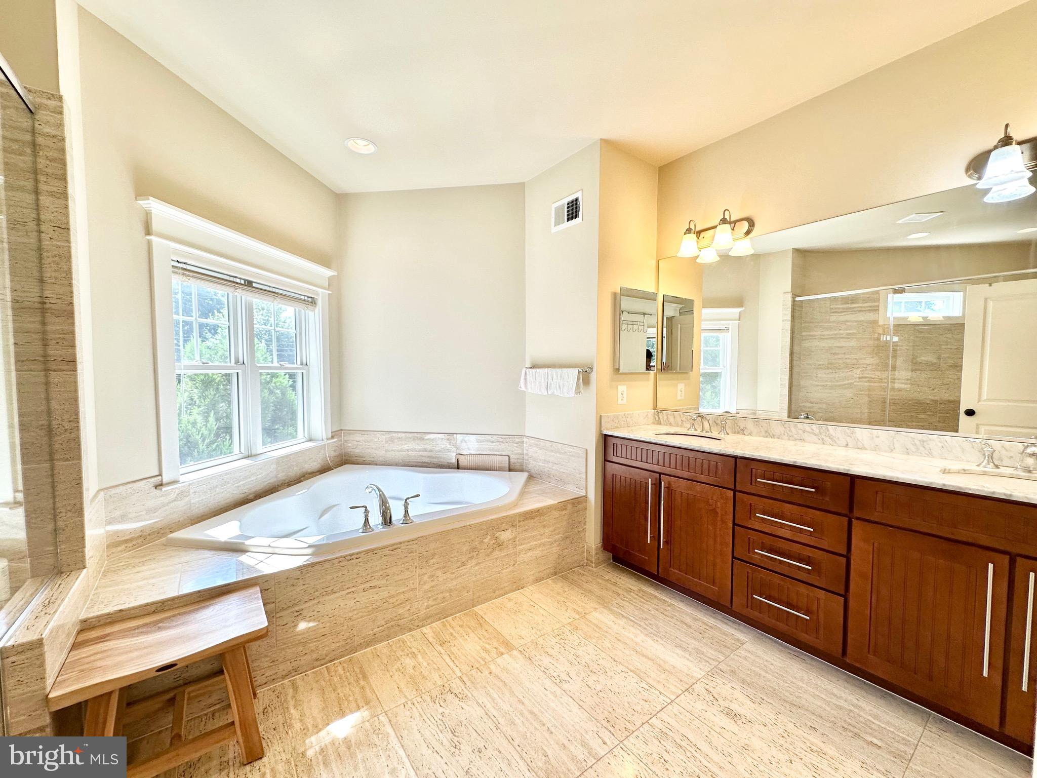 CHURCHILL - Residential Lease