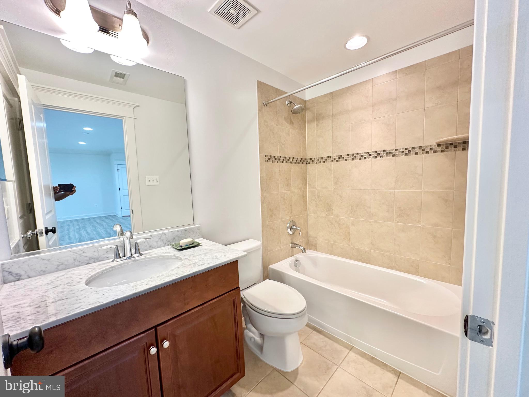 CHURCHILL - Residential Lease