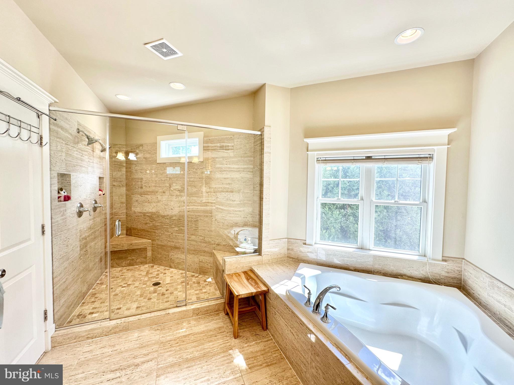 CHURCHILL - Residential Lease