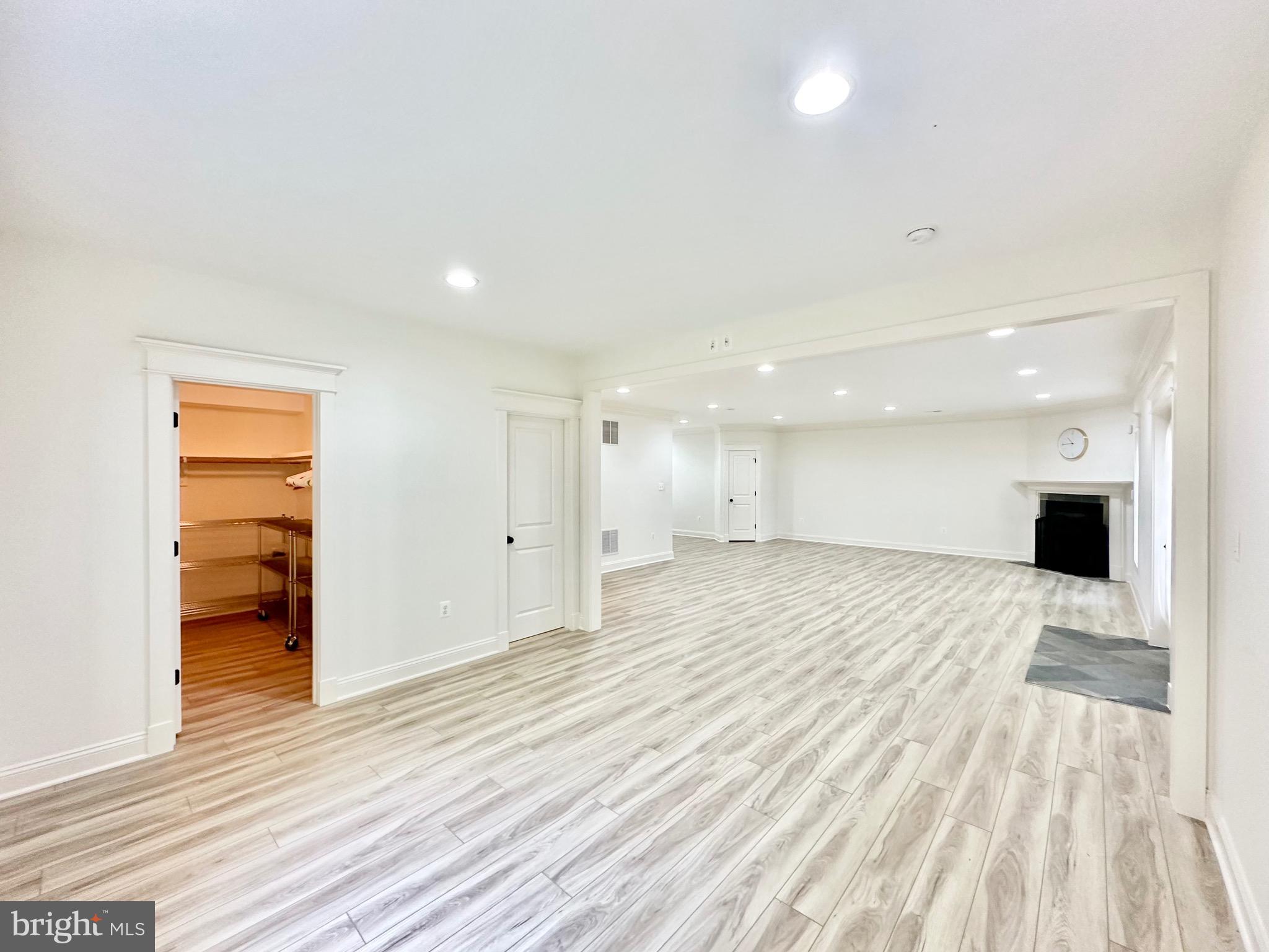 CHURCHILL - Residential Lease