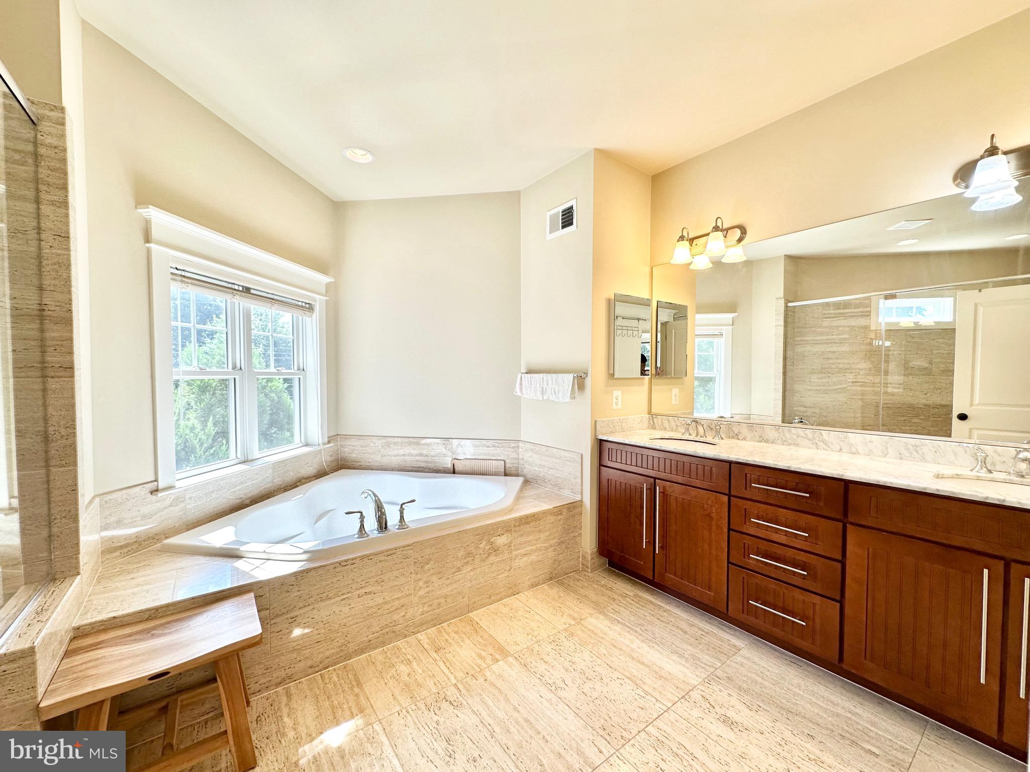 CHURCHILL - Residential Lease