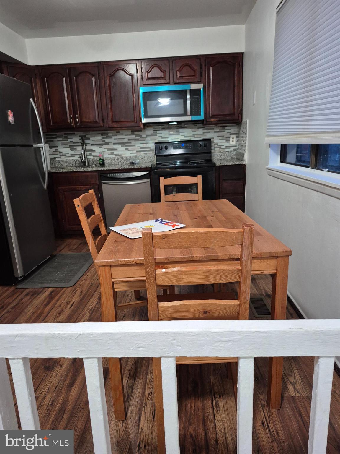 7453 HICKORY LOG CIRCLE